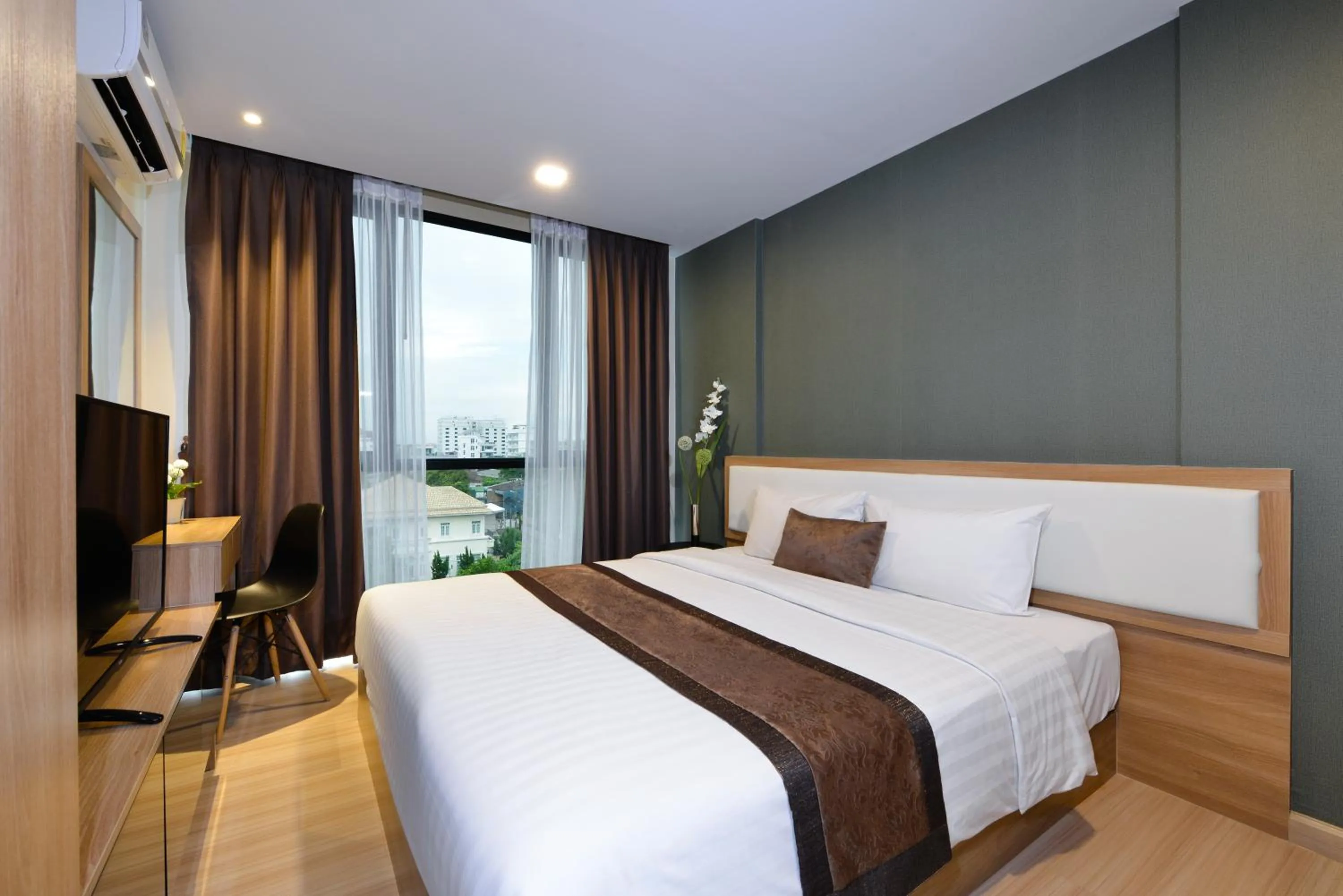 Bedroom, Bed in Ramada by Wyndham Bangkok Ten Ekamai Residences