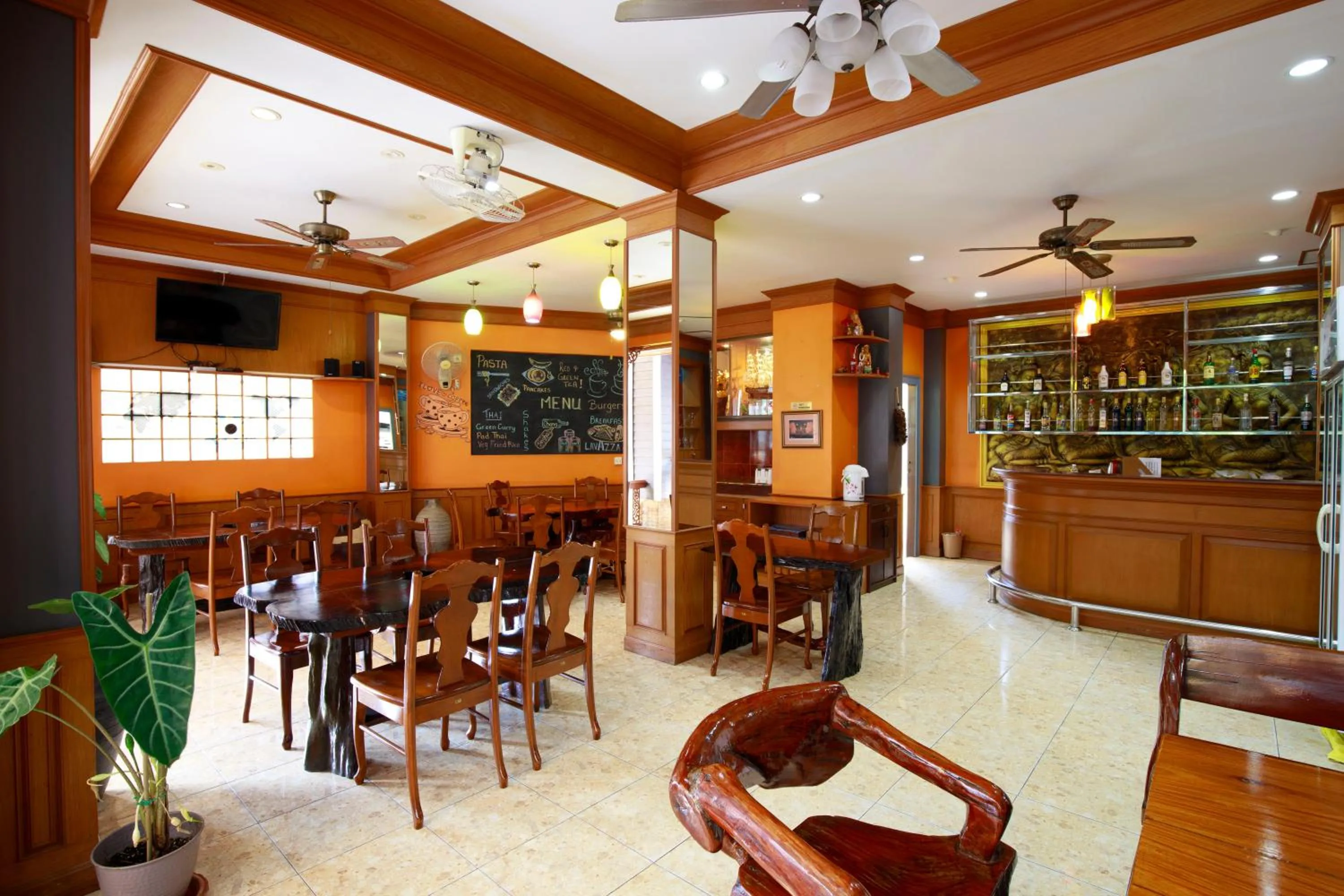 Restaurant/places to eat in Nanai 2 Residence Patong Phuket