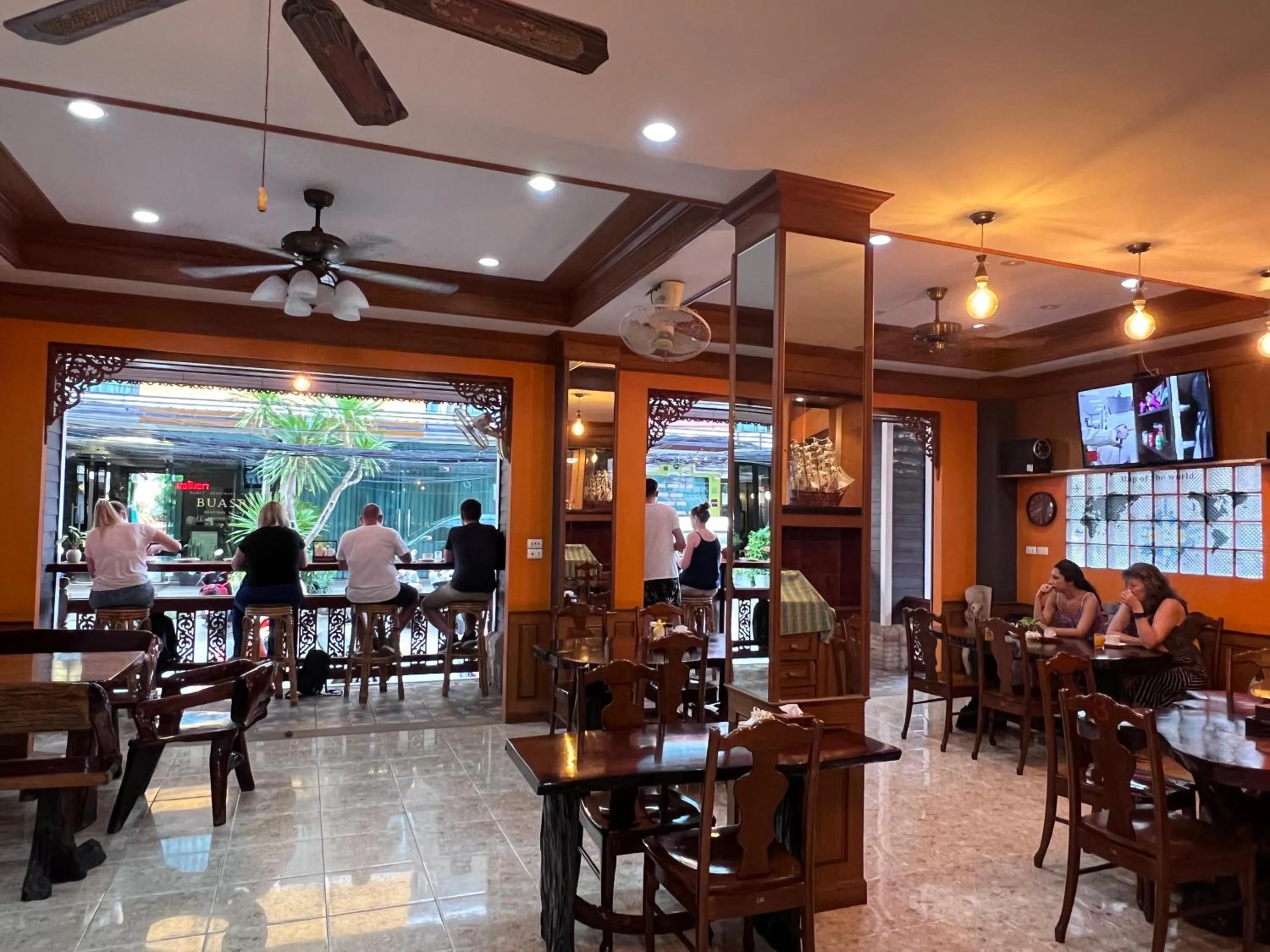 Restaurant/places to eat in Nanai 2 Residence Patong Phuket