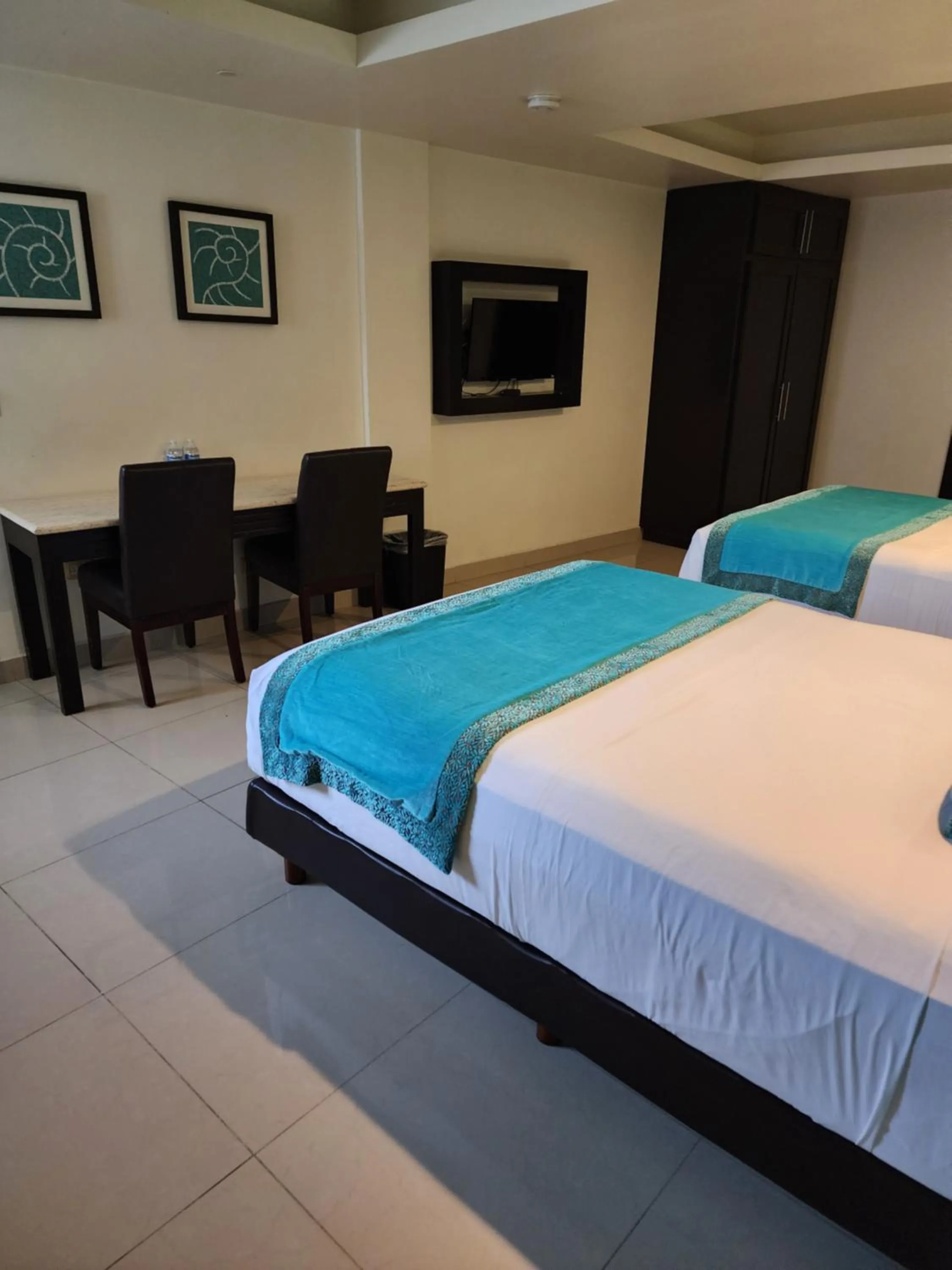 TV and multimedia, Bed in Hotel Maria Elena