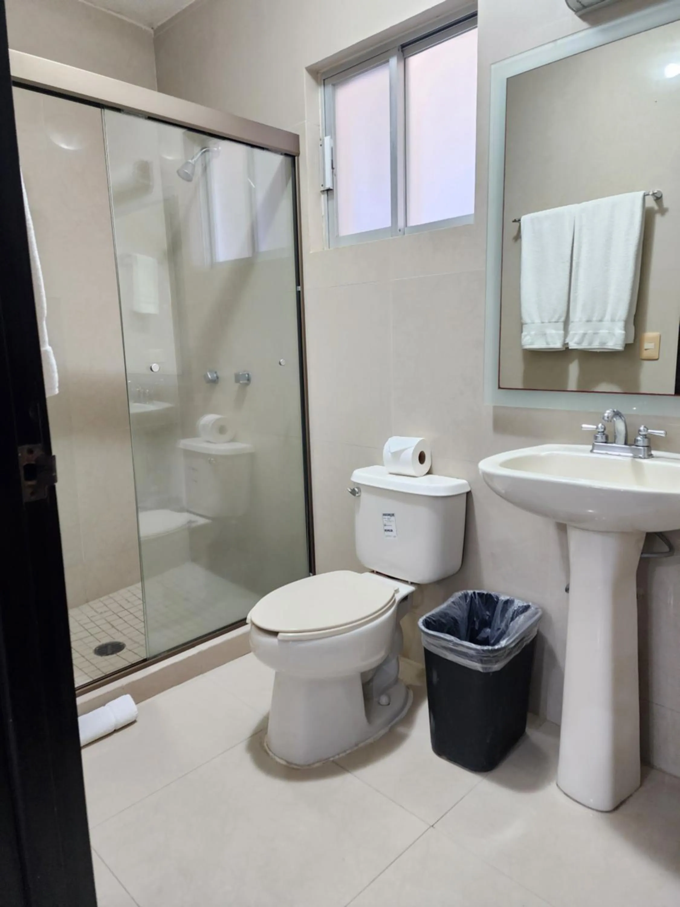 Shower in Hotel Maria Elena