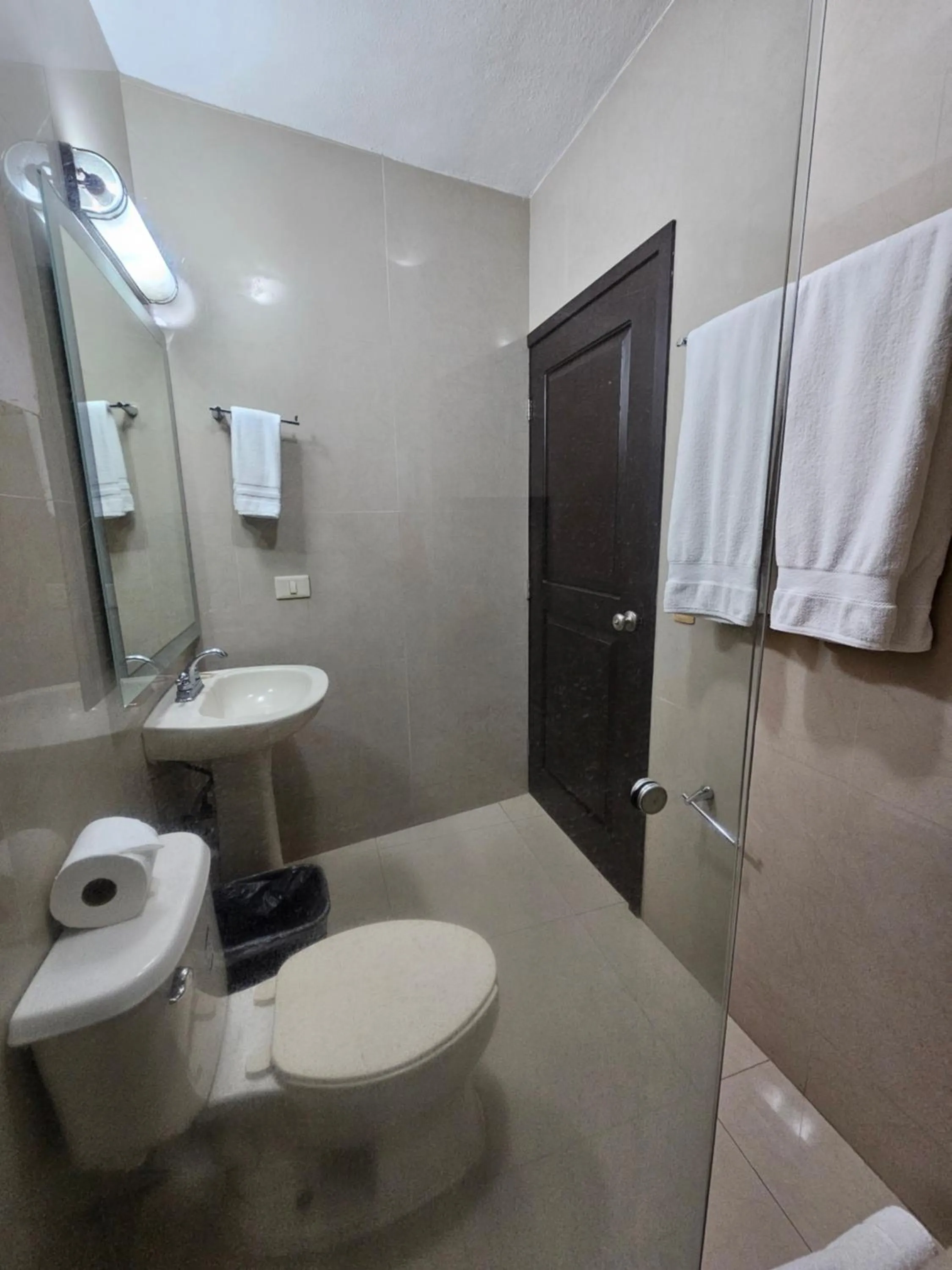 Shower in Hotel Maria Elena