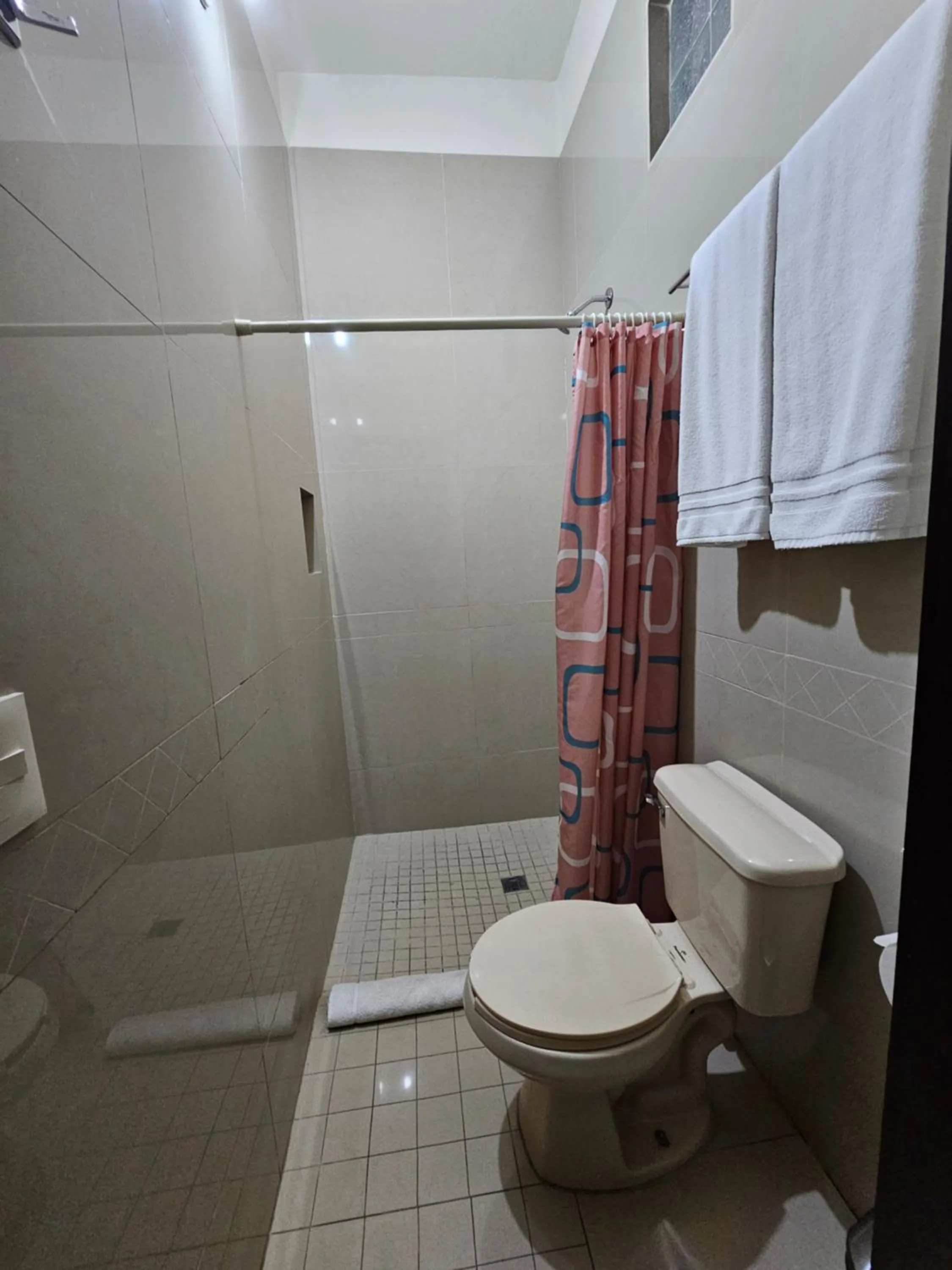 Shower in Hotel Maria Elena