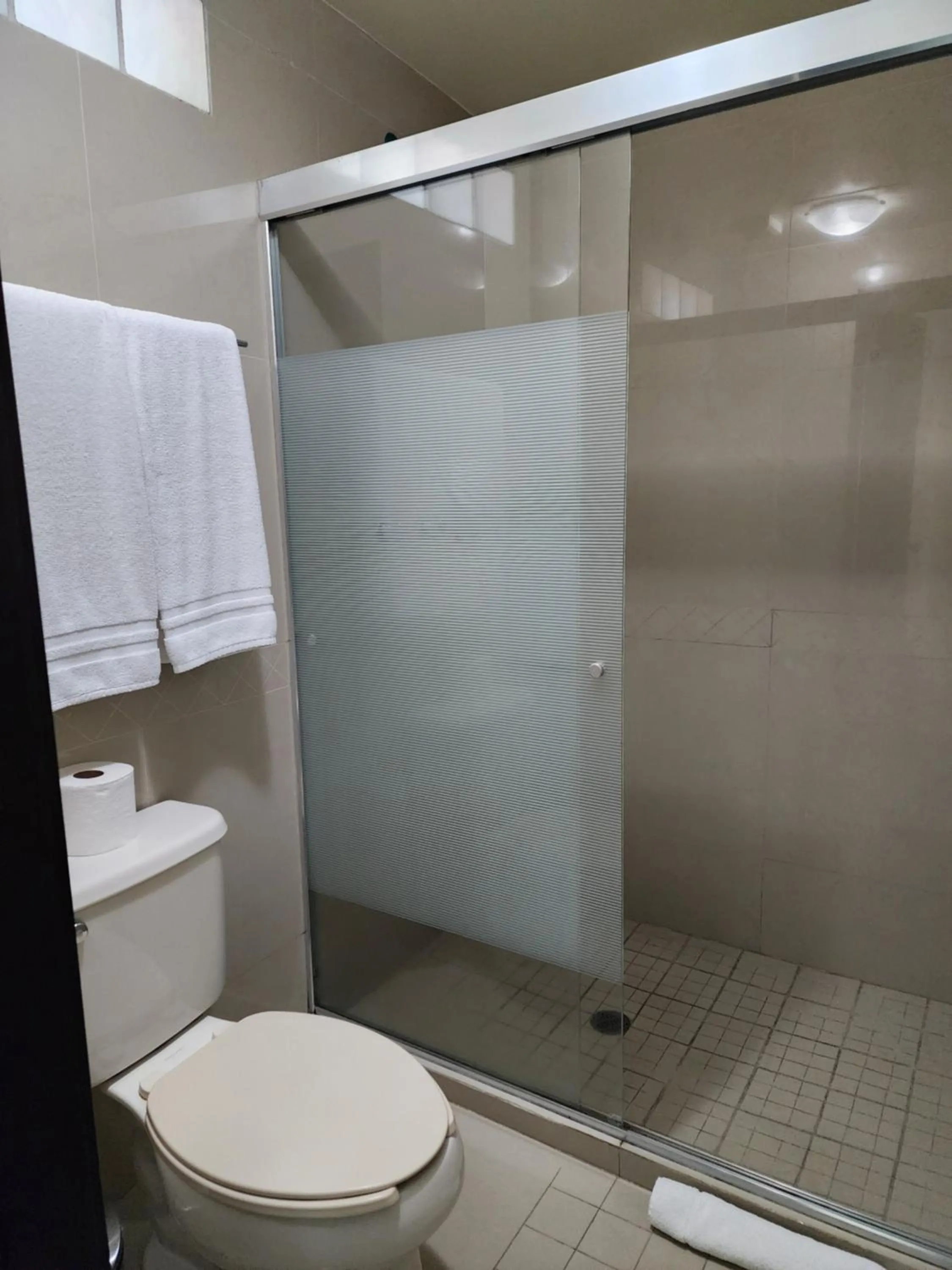 Shower in Hotel Maria Elena