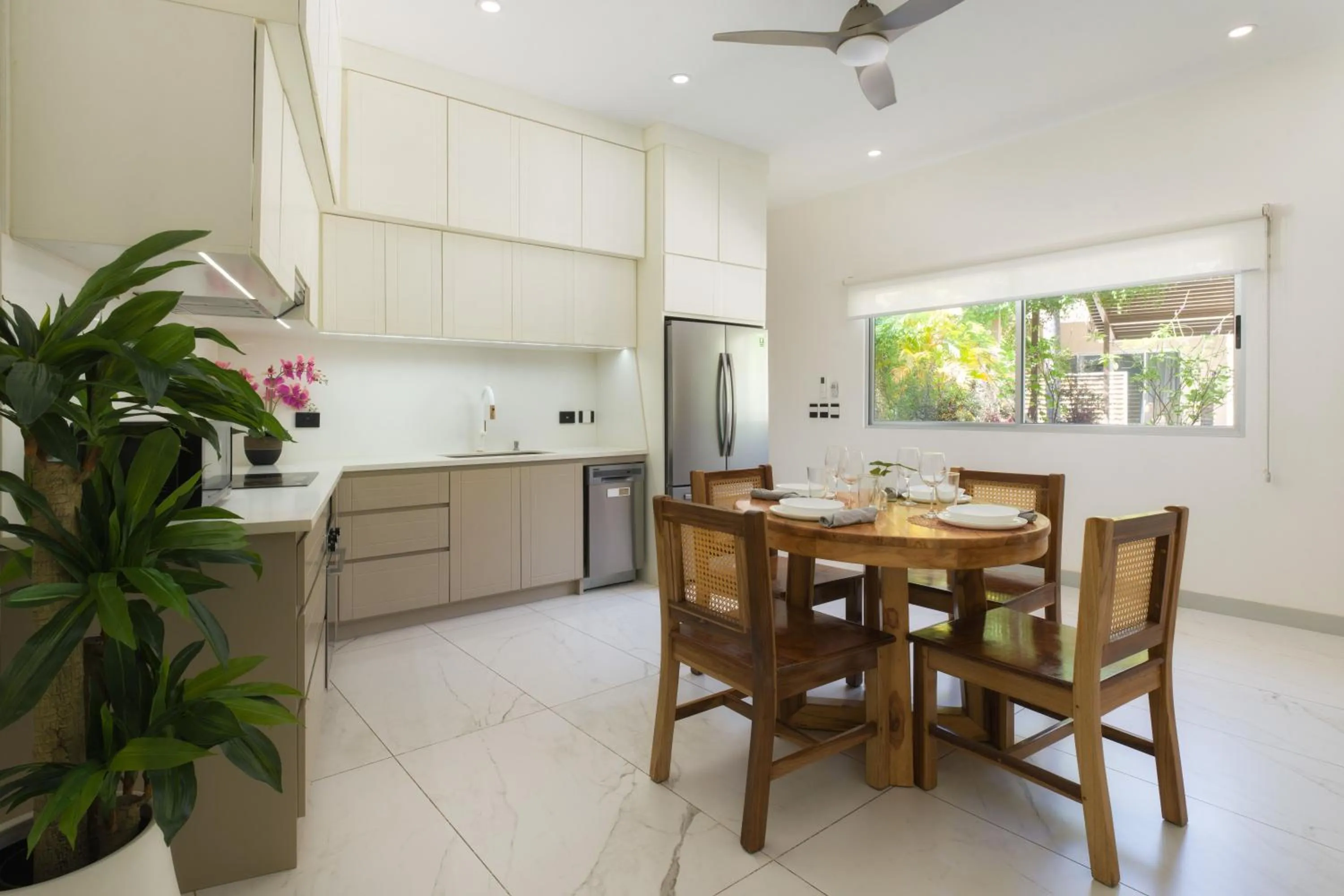 Kitchen or kitchenette in Tamarindo Bay Boutique Hotel, Apartments & Suites