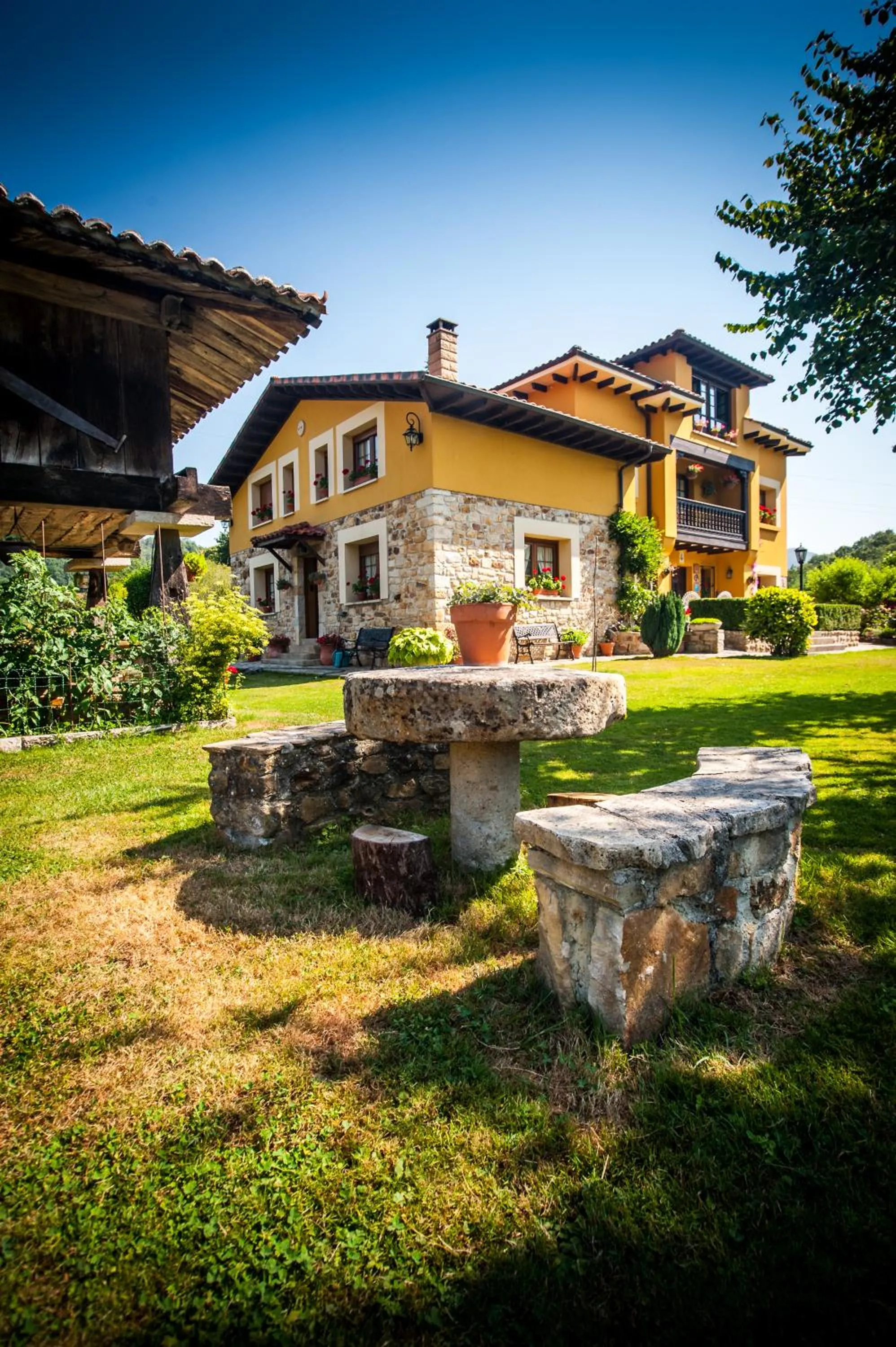 Property building in Casa de Aldea Riosol