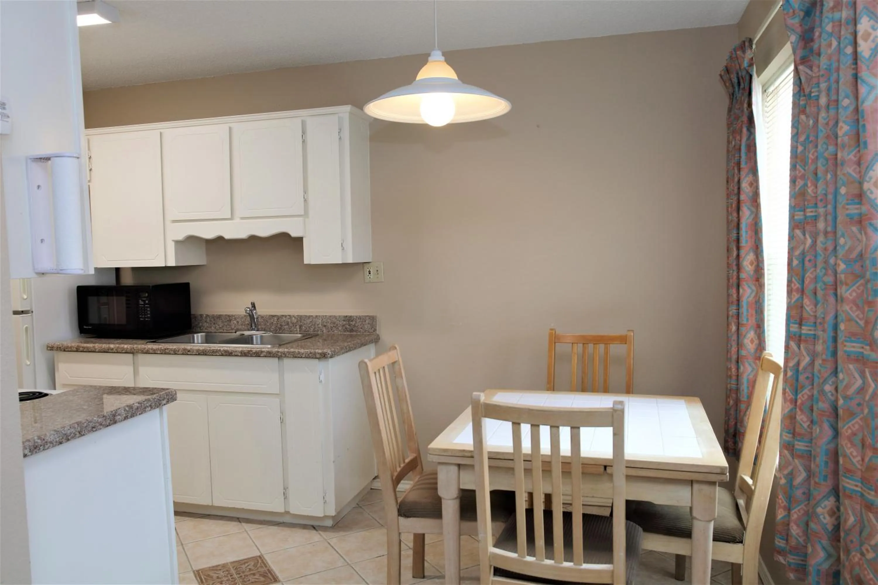 Kitchen or kitchenette in Victoria Palms Inn and Suites