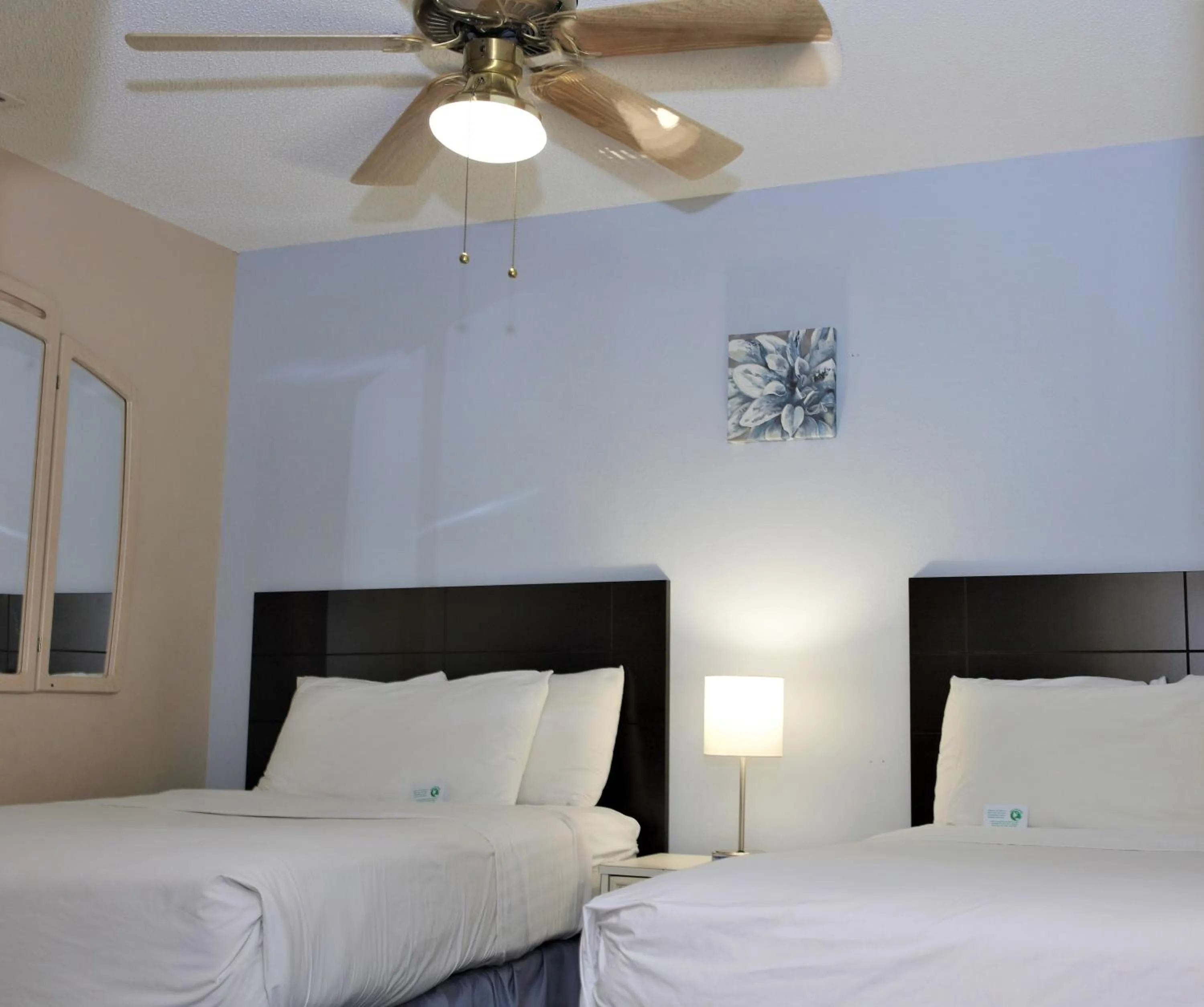 Bedroom, Bed in Victoria Palms Inn and Suites