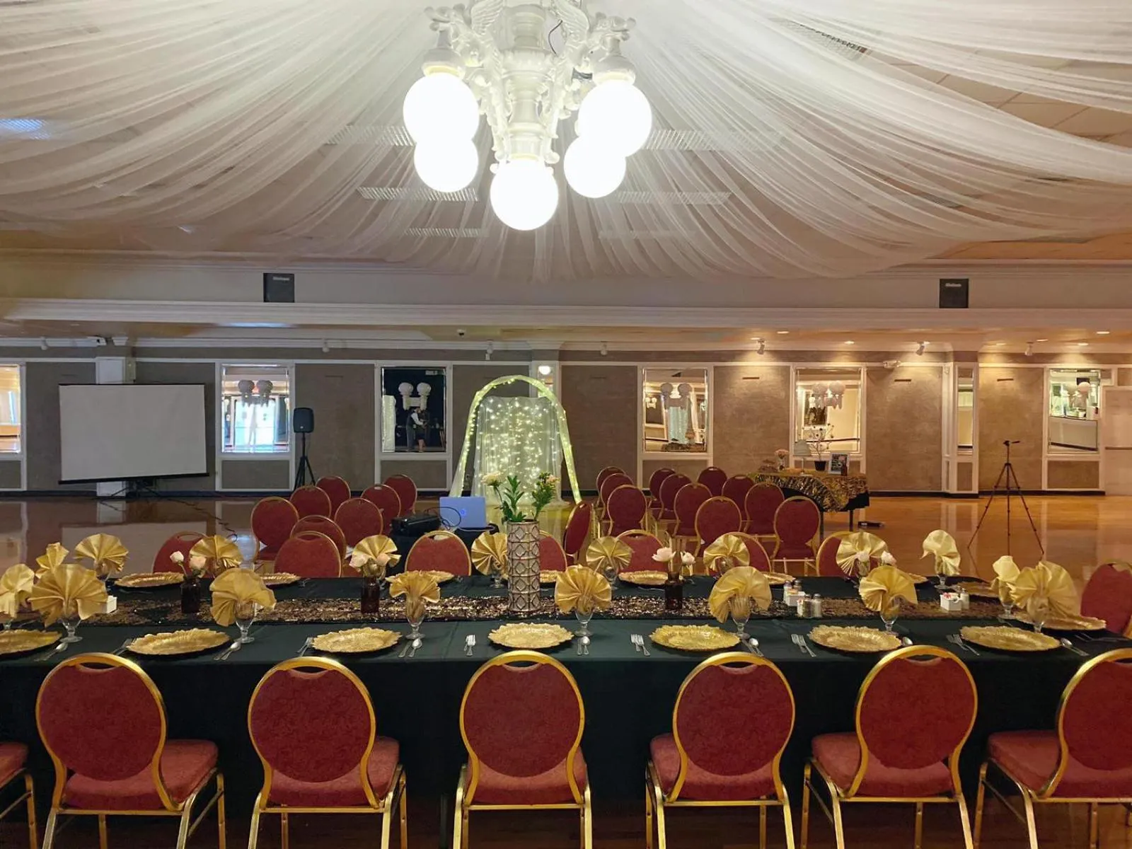 wedding in Victoria Palms Inn and Suites