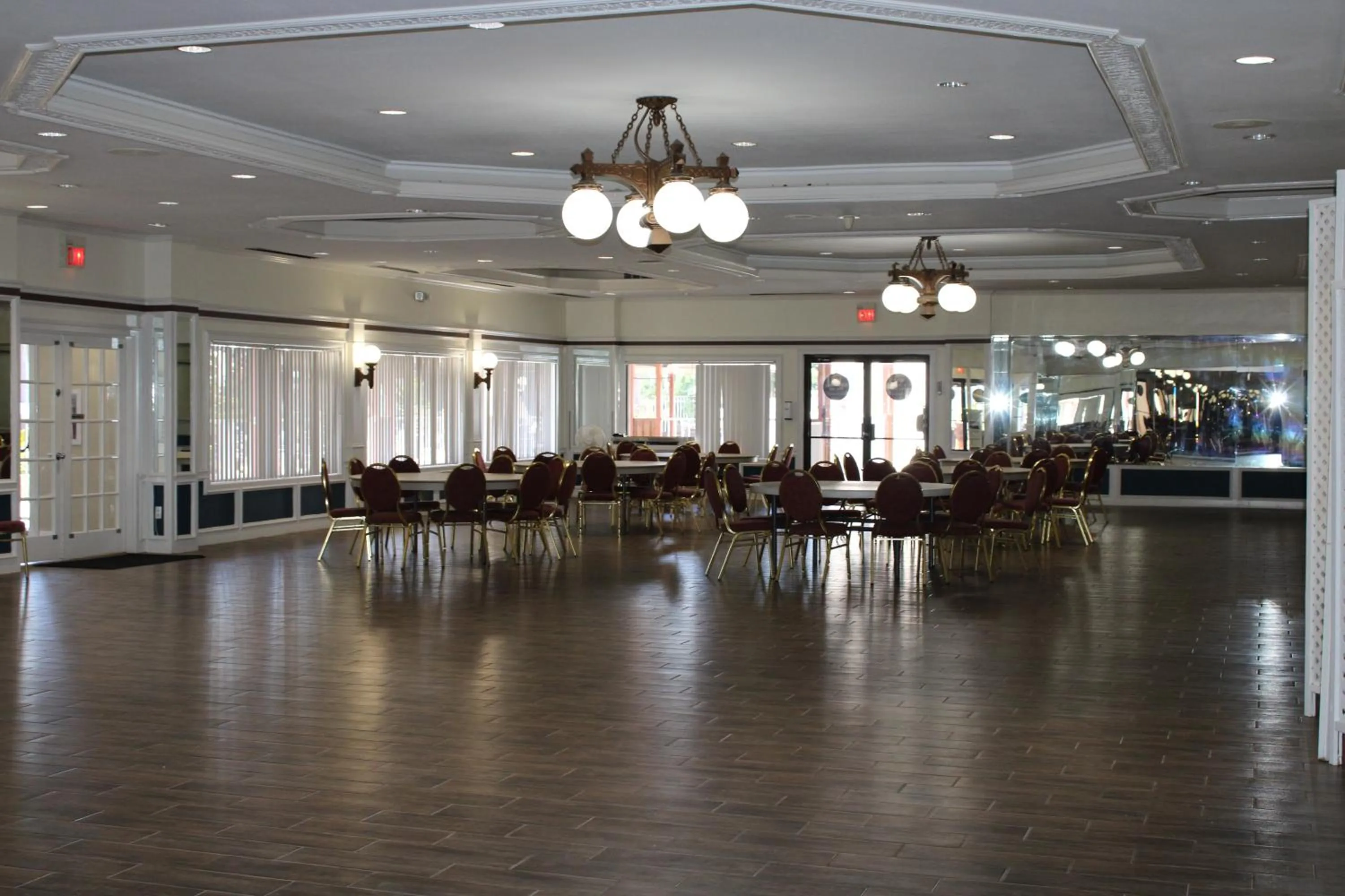 Restaurant/places to eat in Victoria Palms Inn and Suites