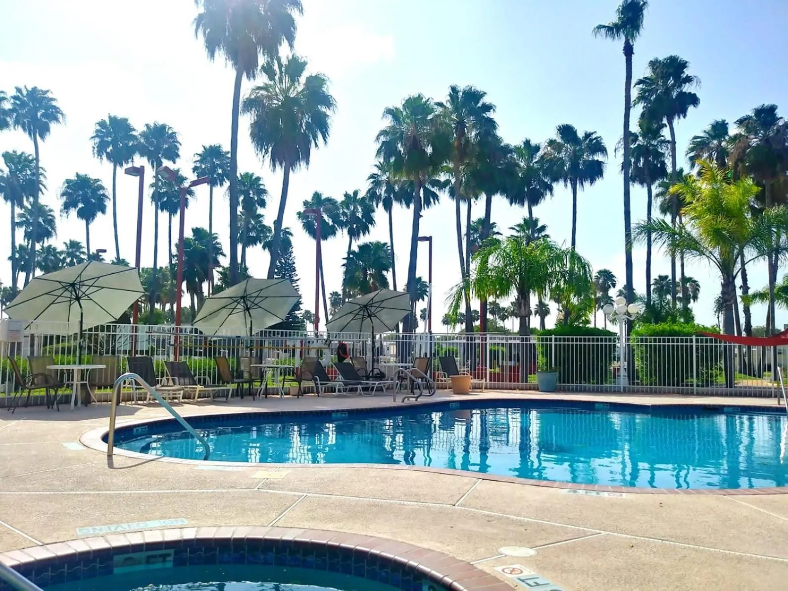 Patio in Victoria Palms Inn and Suites