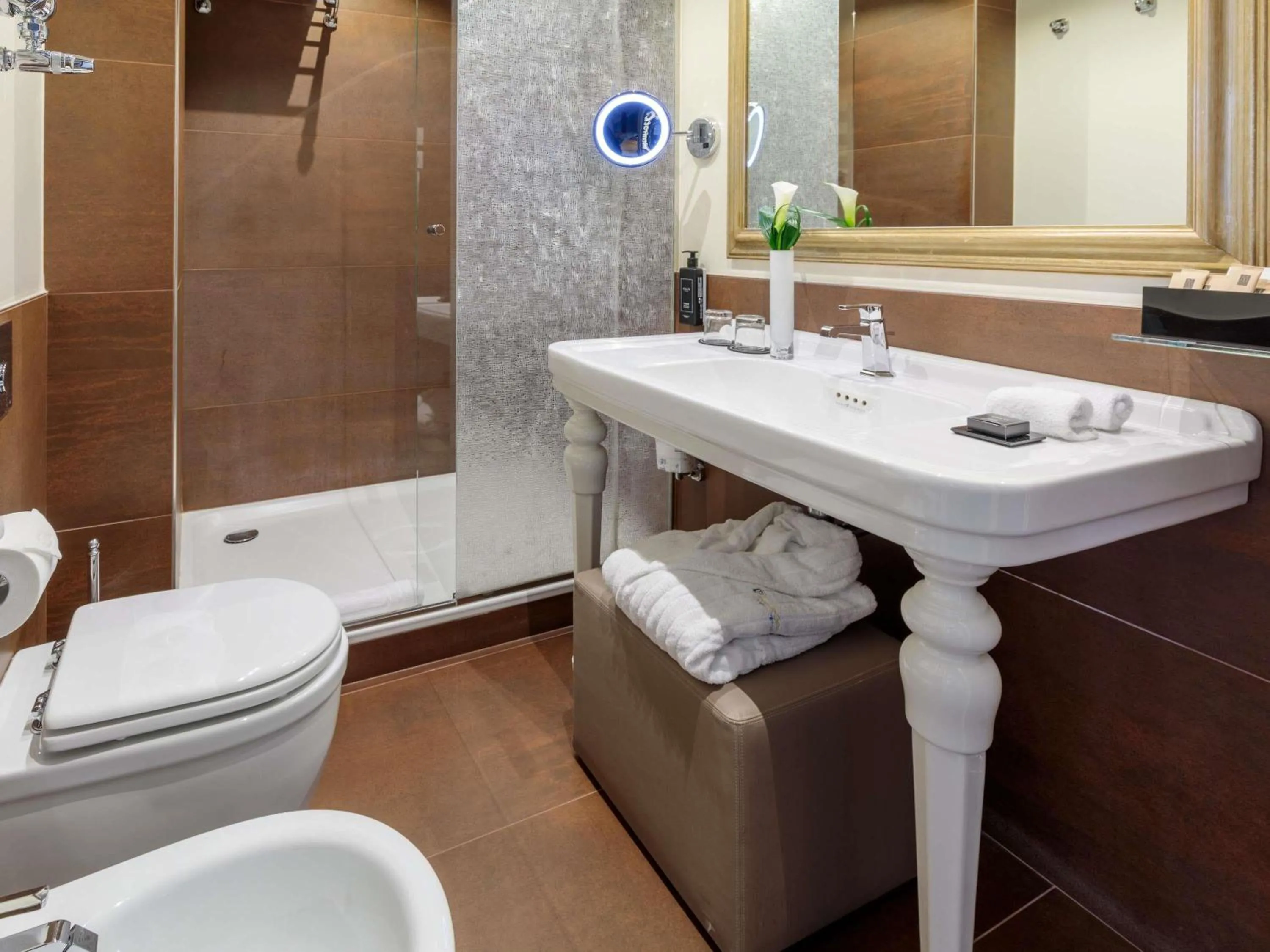 Bedroom in Papadopoli Hotel Venezia - MGallery Collection