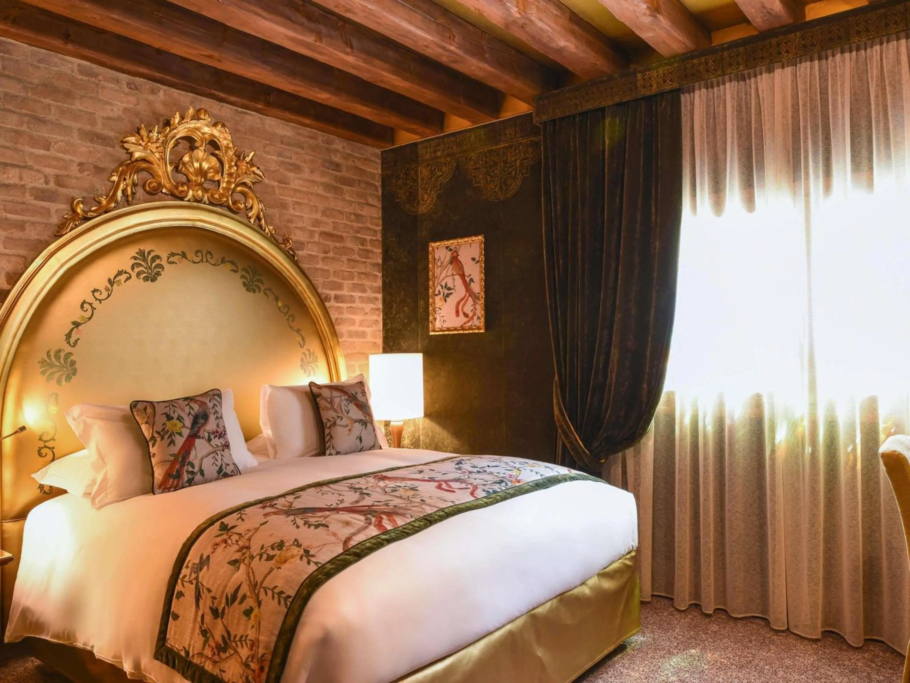 Bedroom, Bed in Papadopoli Hotel Venezia - MGallery Collection