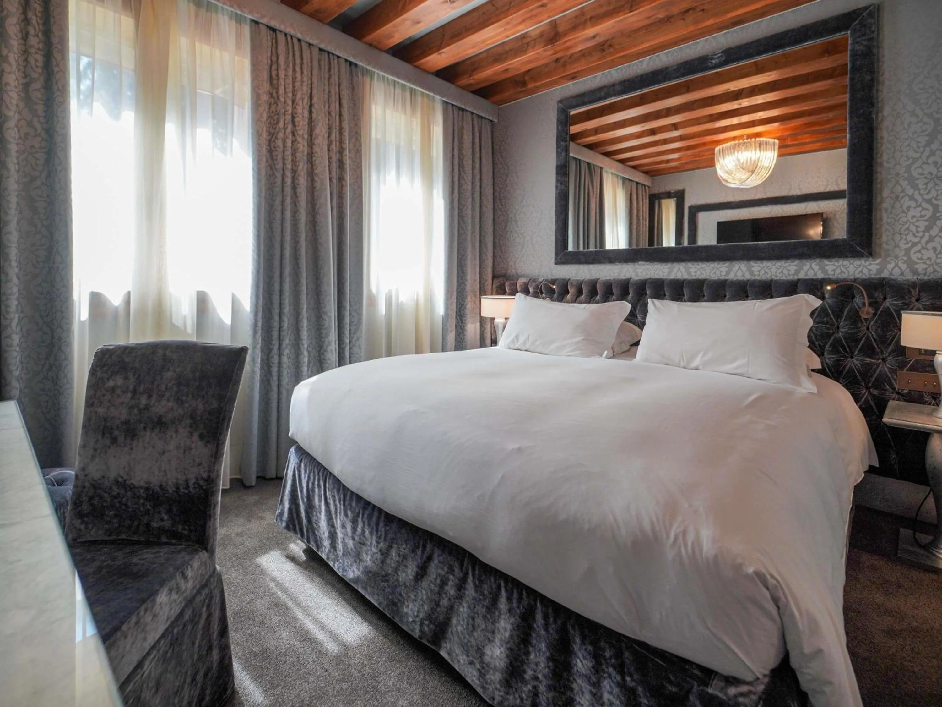Bedroom, Bed in Papadopoli Hotel Venezia - MGallery Collection