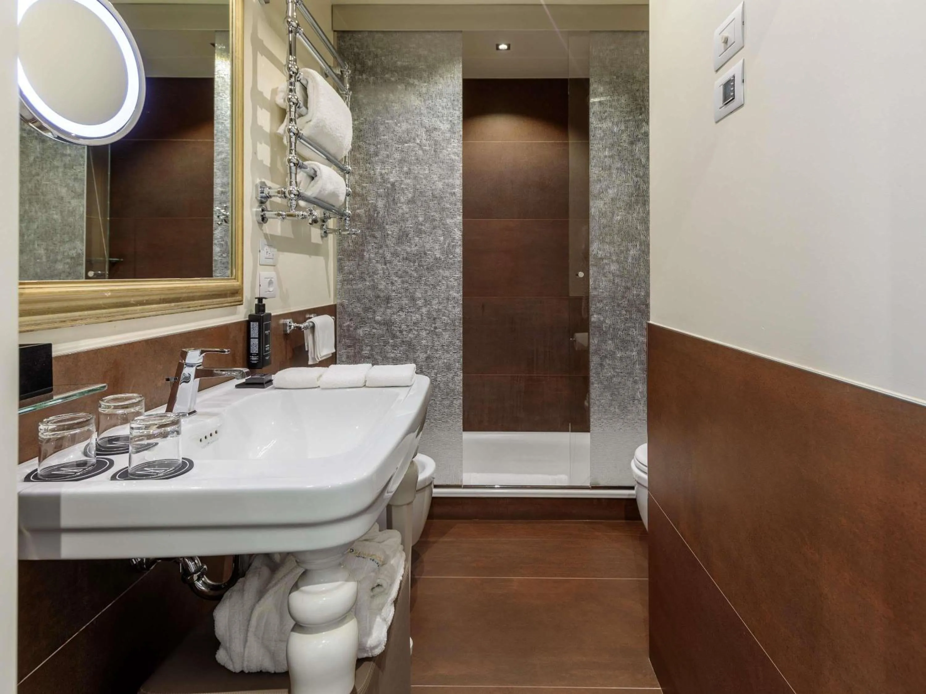 Bedroom in Papadopoli Hotel Venezia - MGallery Collection