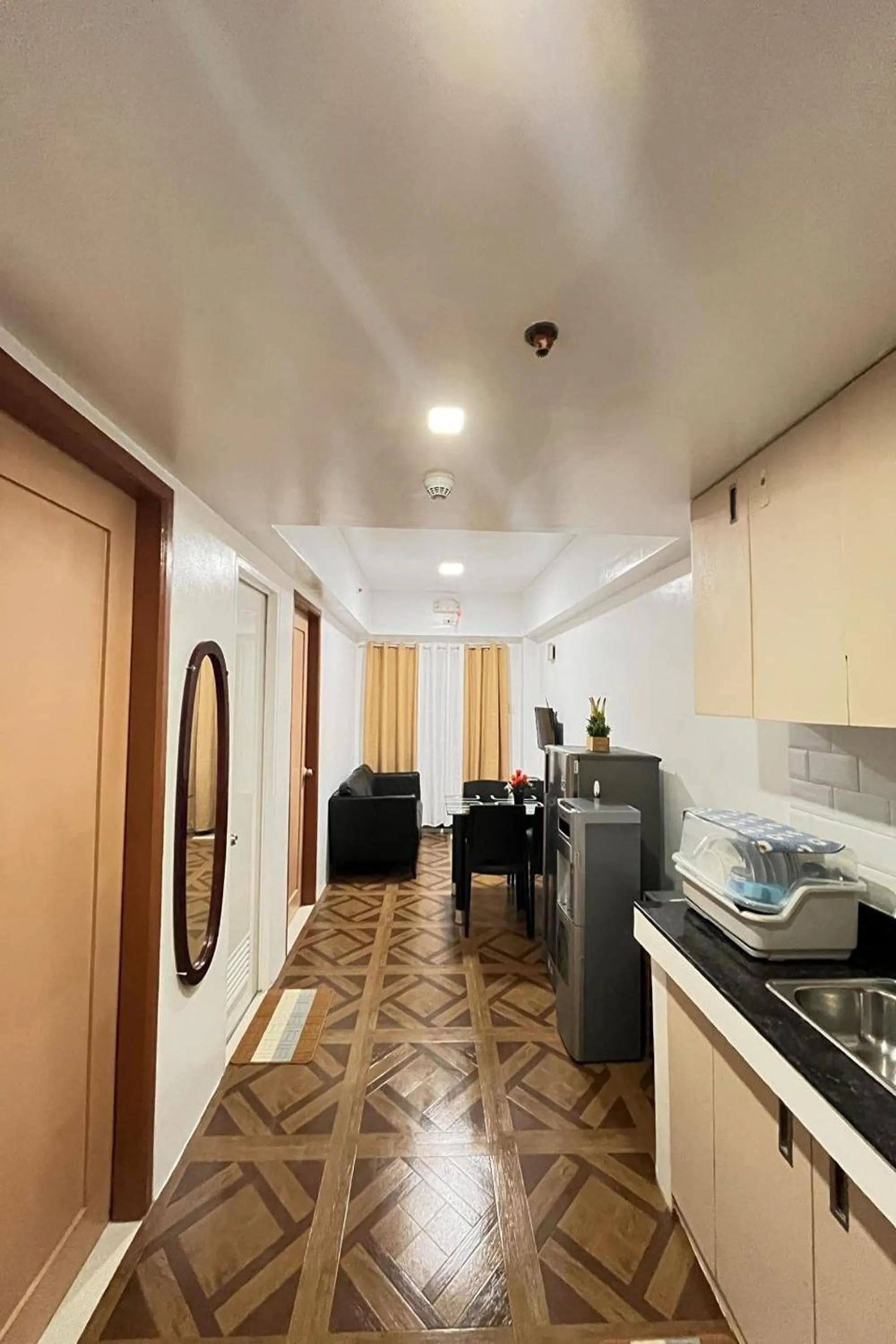 Kitchen or kitchenette in Krystal Claine Homestay-BURNHAM HILL