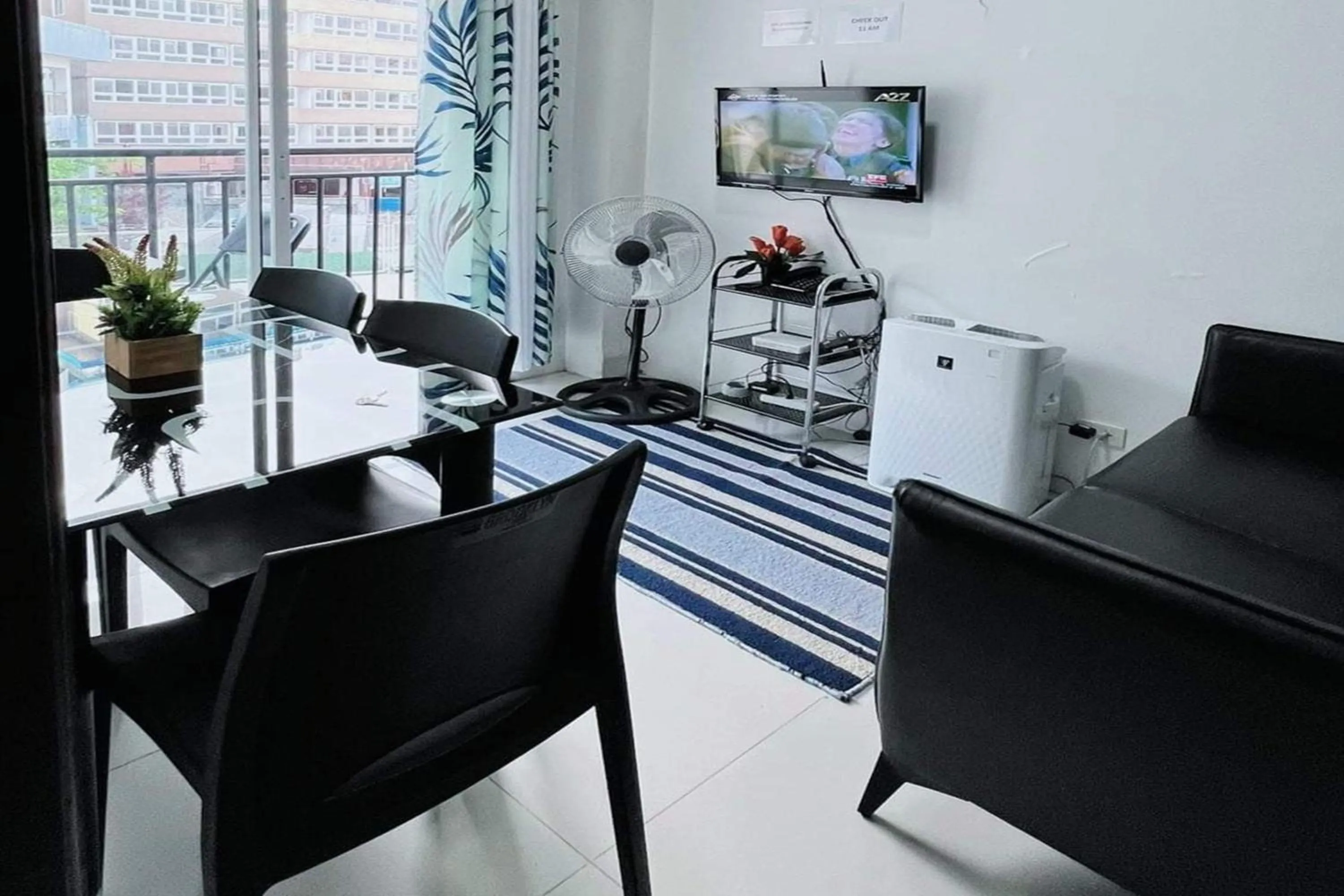 TV and multimedia in Krystal Claine Homestay-BURNHAM HILL