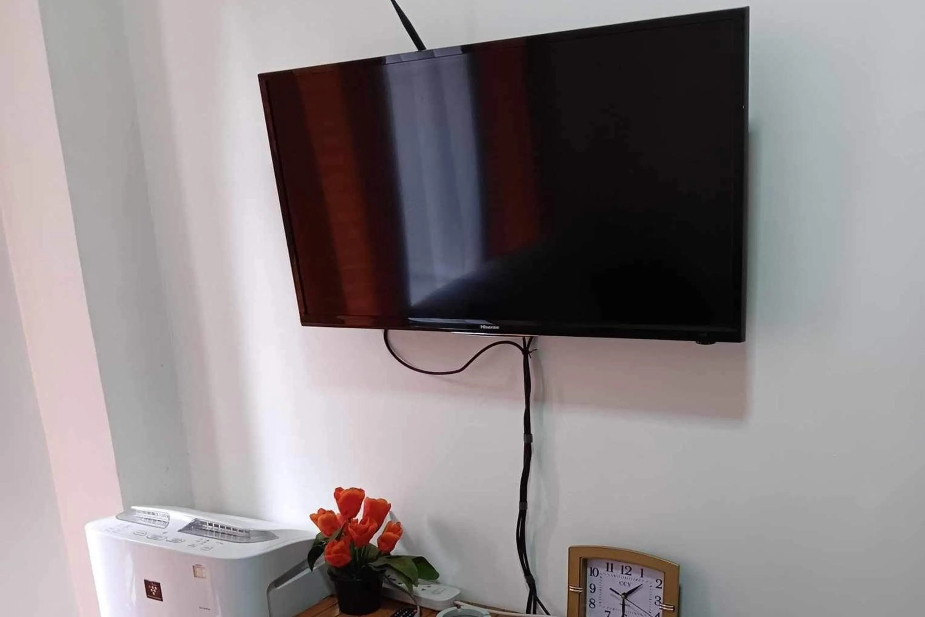 TV and multimedia in Krystal Claine Homestay-BURNHAM HILL