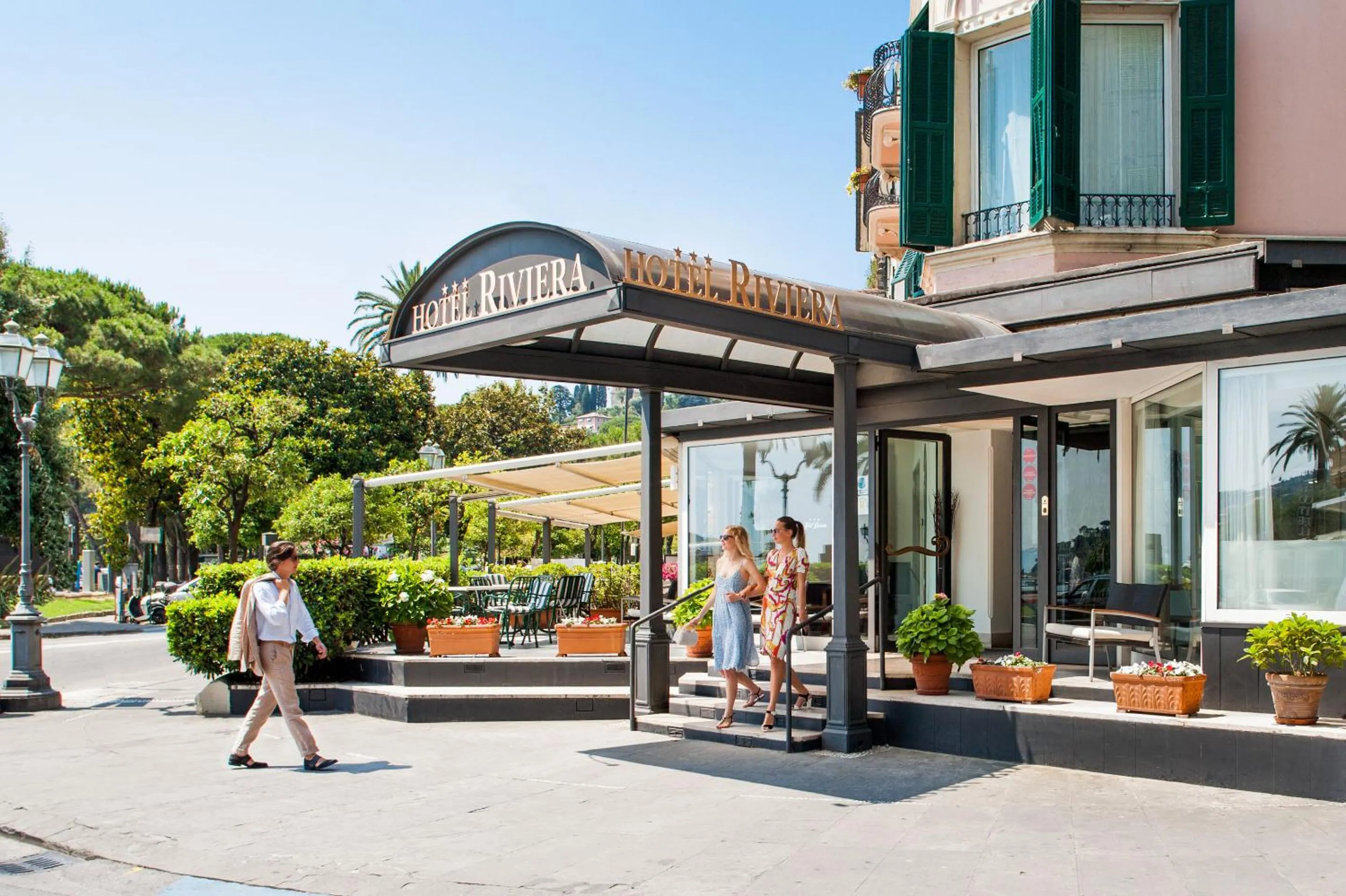 Facade/entrance in Hotel Riviera