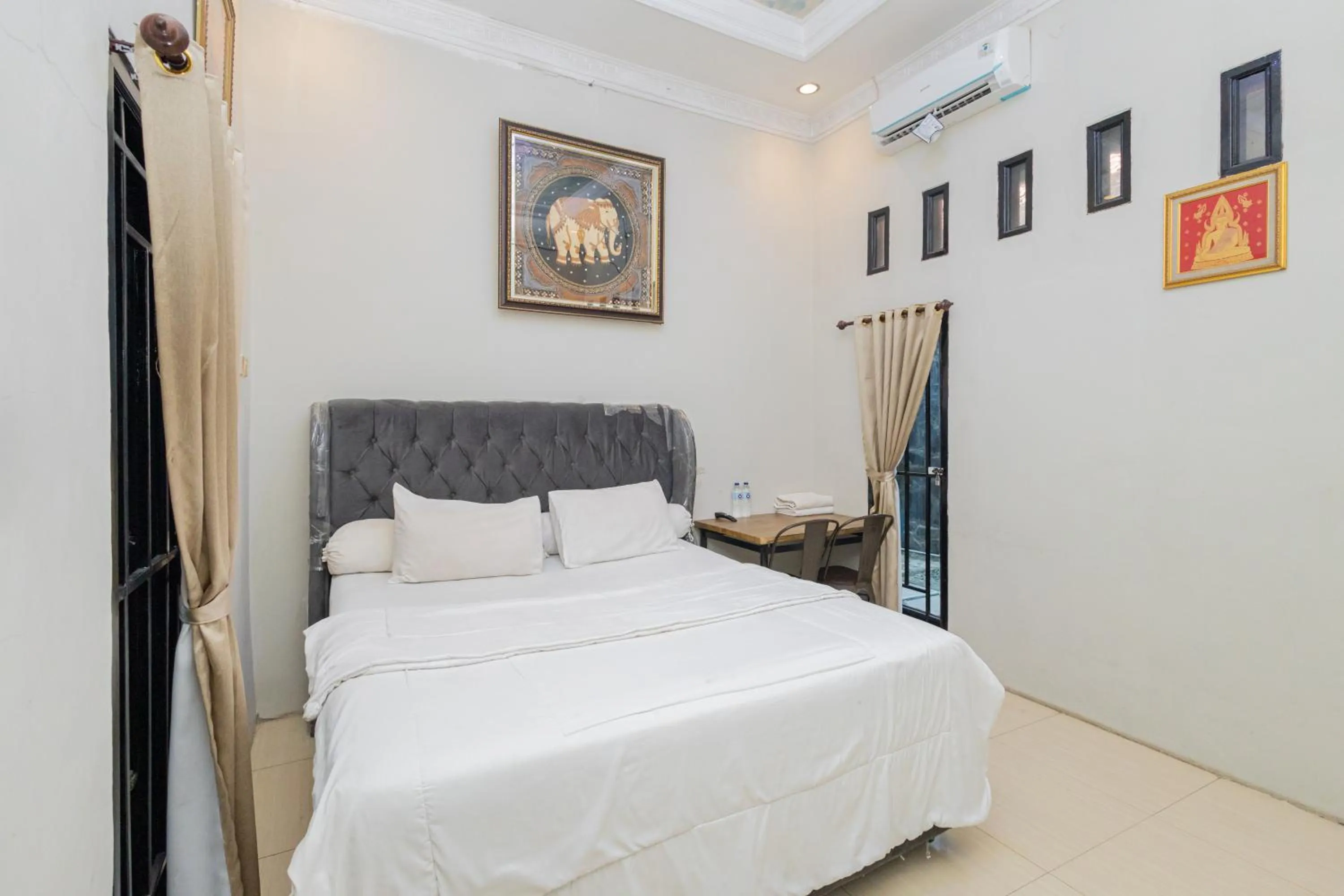 Bed in Boss Residence Serang Mitra RedDoorz