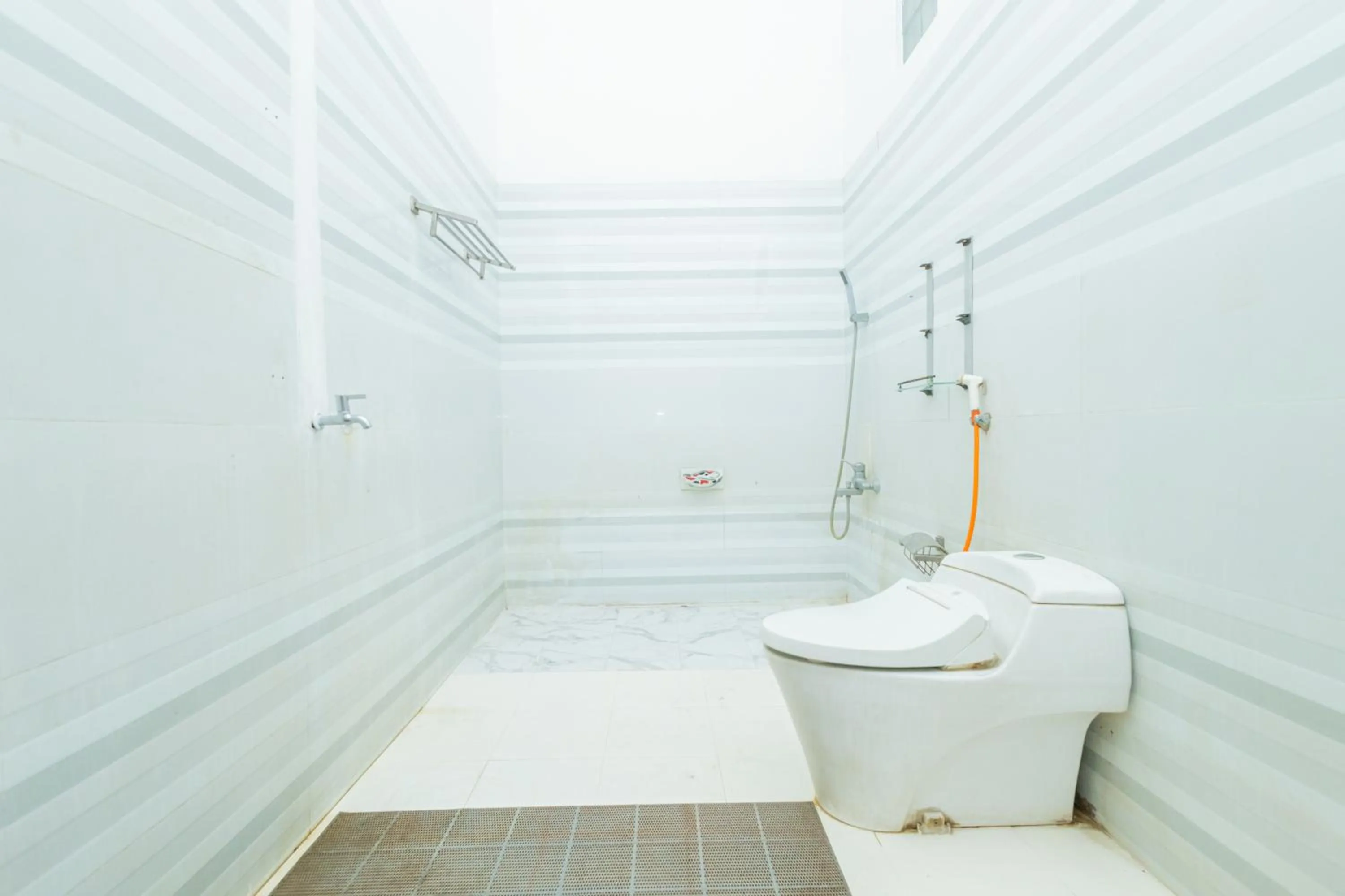 Shower in Boss Residence Serang Mitra RedDoorz