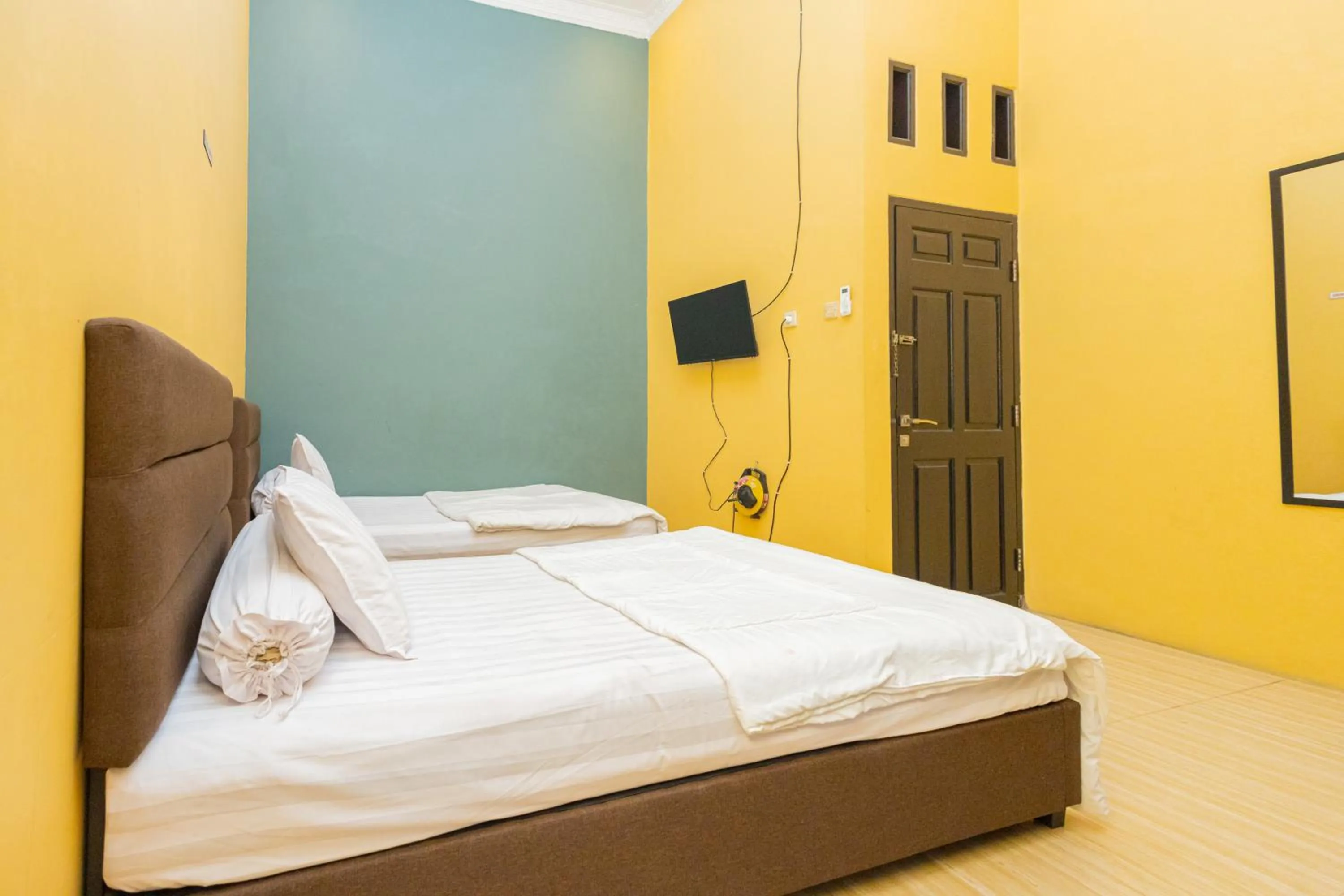 Bed in Boss Residence Serang Mitra RedDoorz