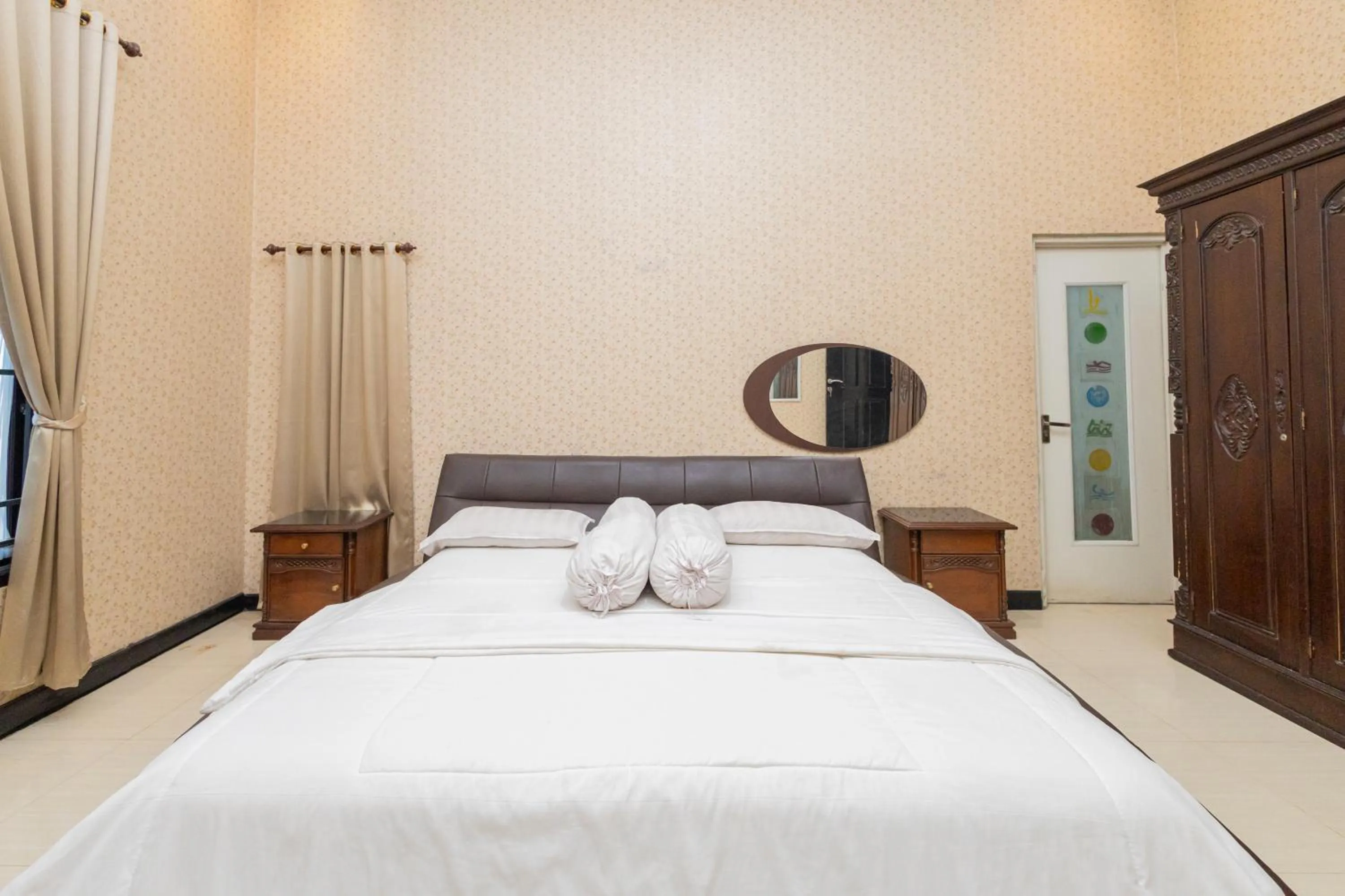 Bed in Boss Residence Serang Mitra RedDoorz