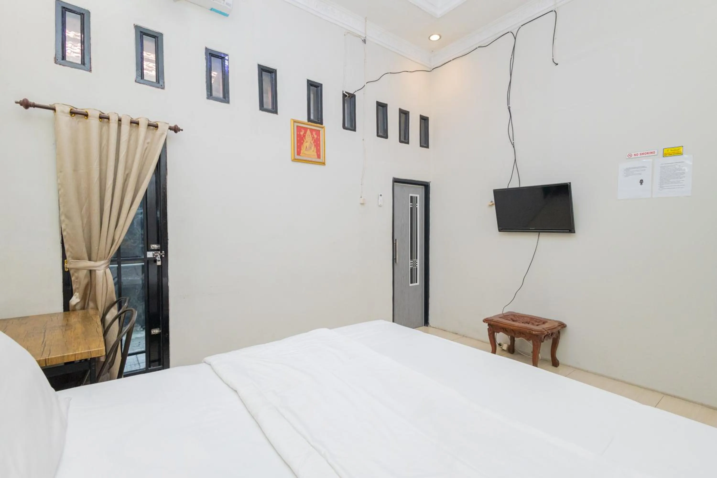 Bed in Boss Residence Serang Mitra RedDoorz