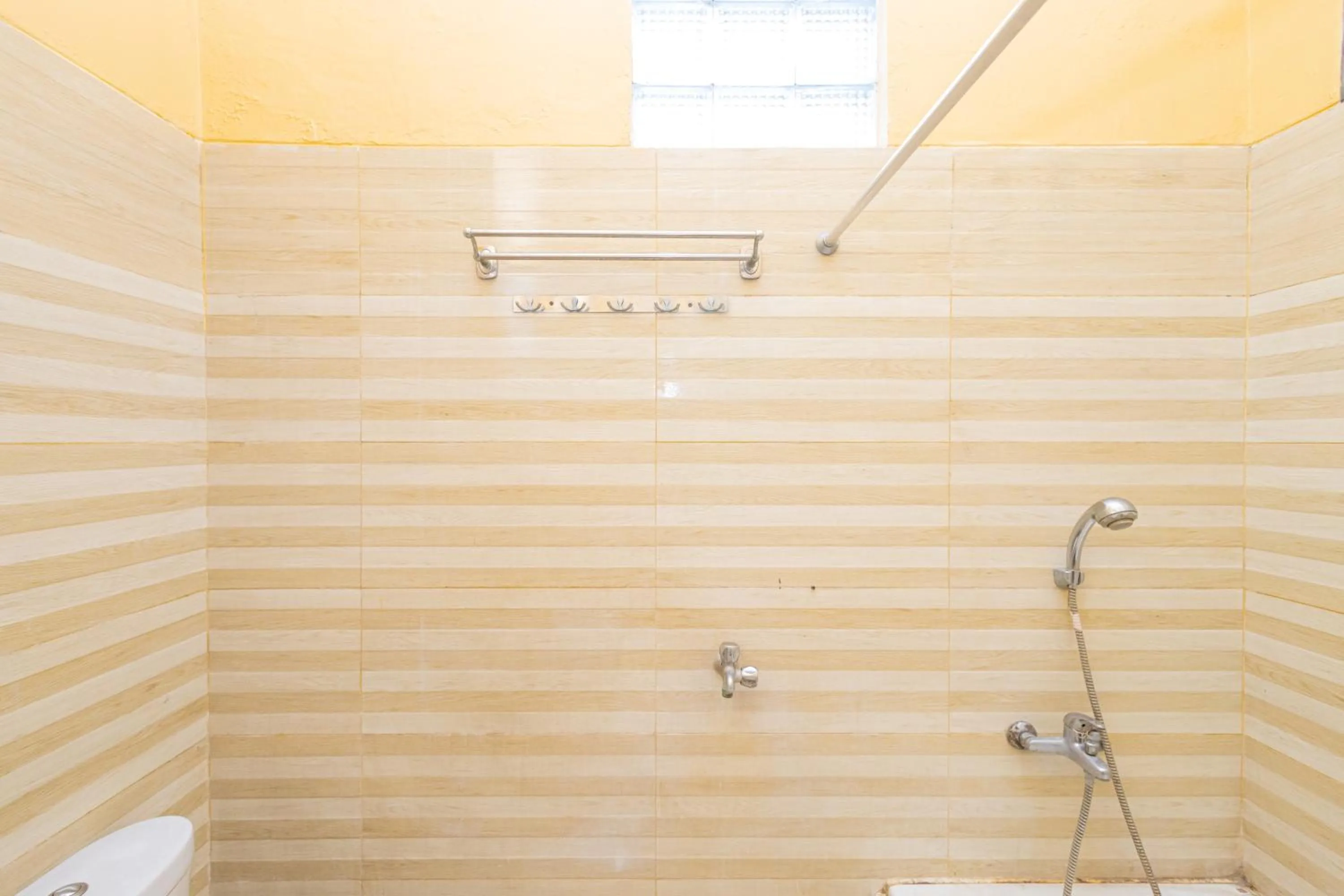 Shower in Boss Residence Serang Mitra RedDoorz