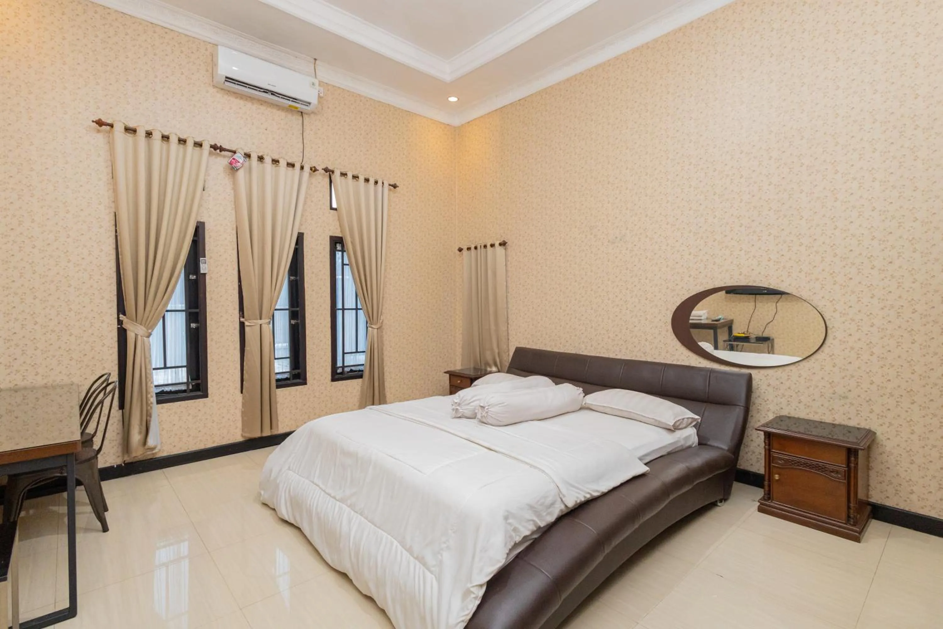 Bed in Boss Residence Serang Mitra RedDoorz