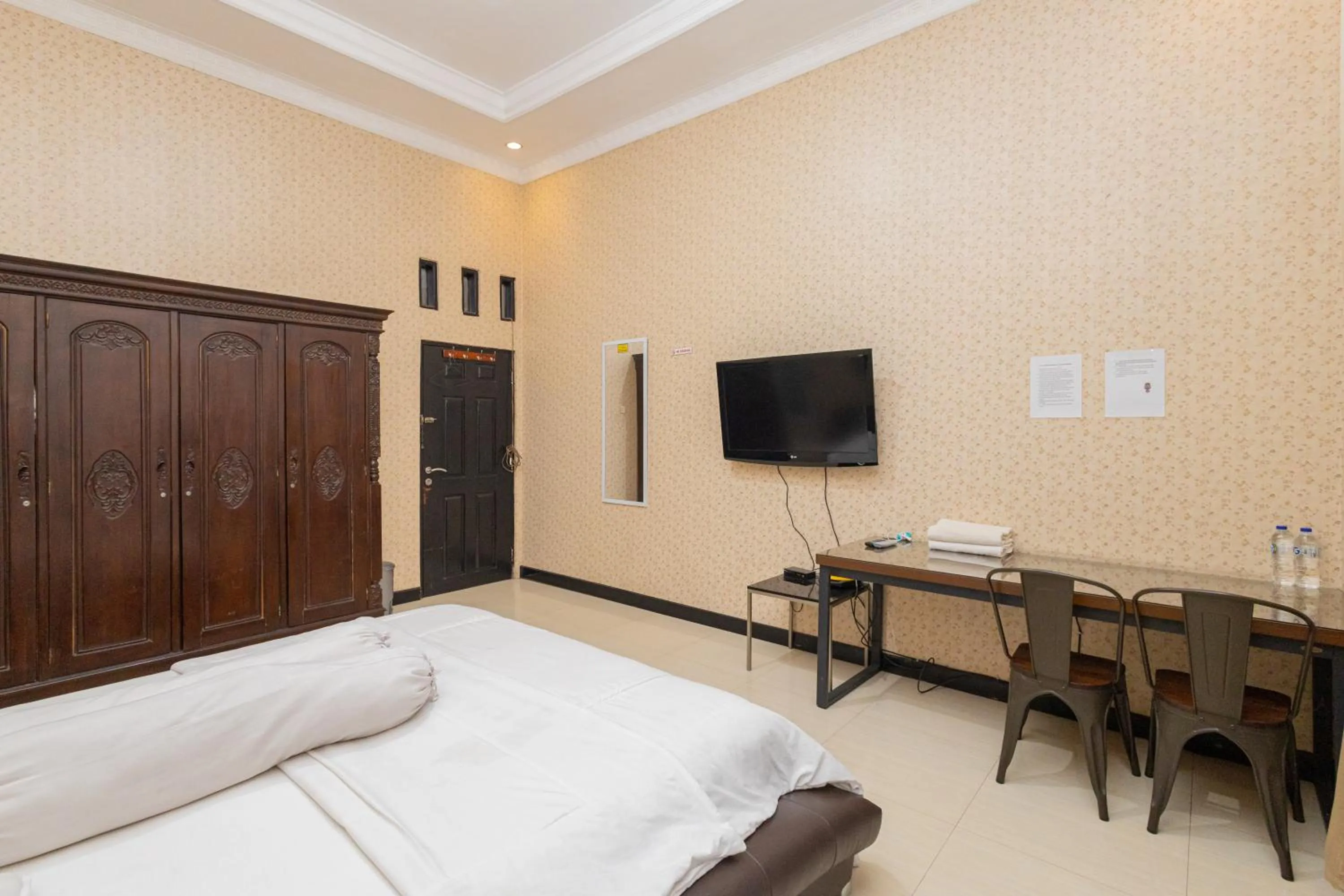 Bed in Boss Residence Serang Mitra RedDoorz