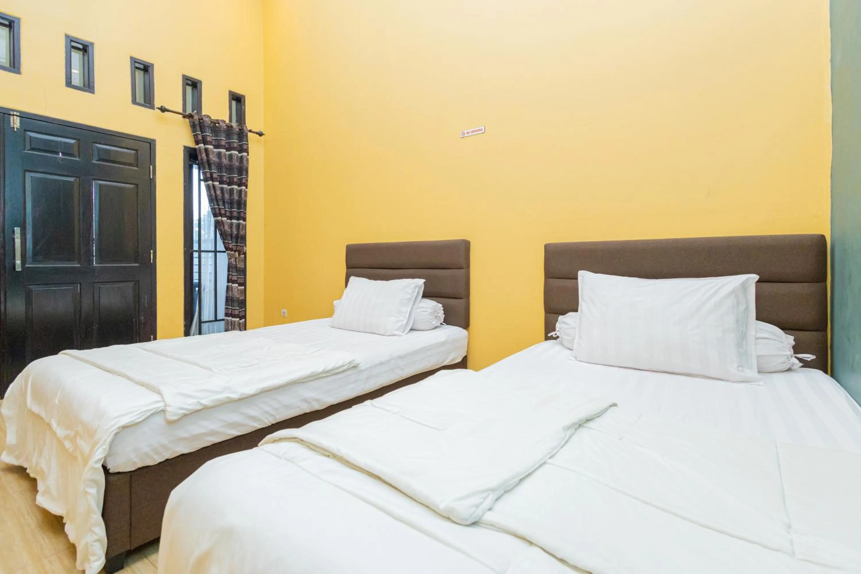 Bed in Boss Residence Serang Mitra RedDoorz