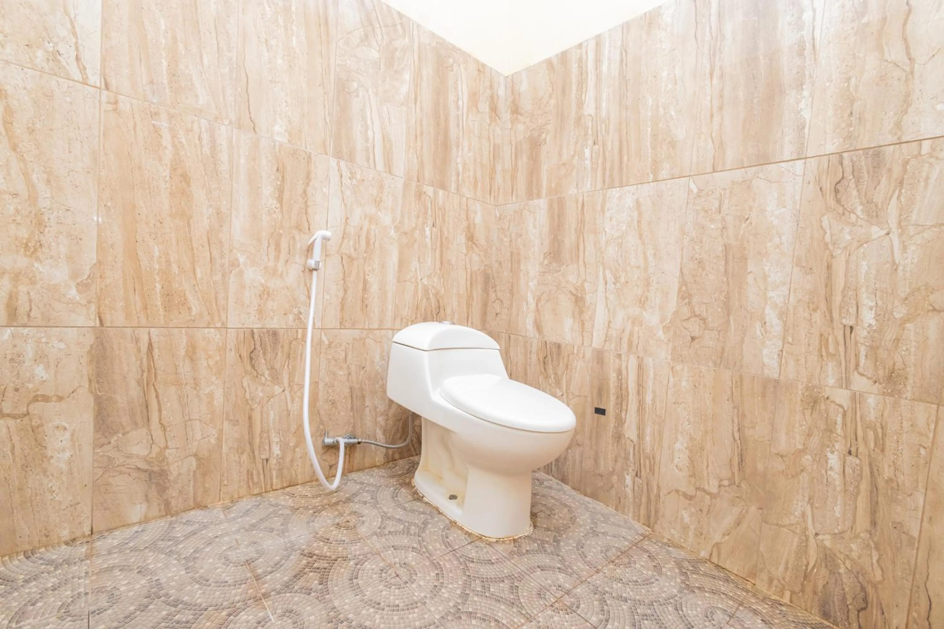 Toilet in Boss Residence Serang Mitra RedDoorz