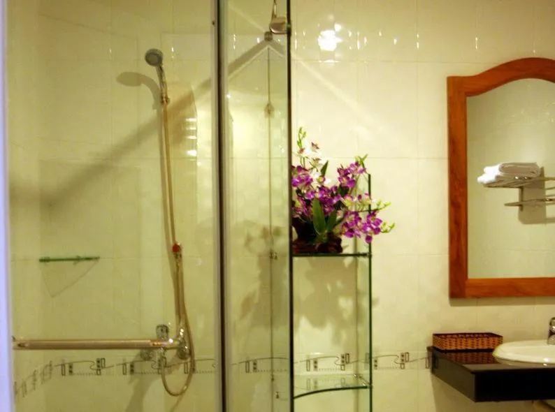 Bathroom in Ha Phuong Mui Ne Hotel