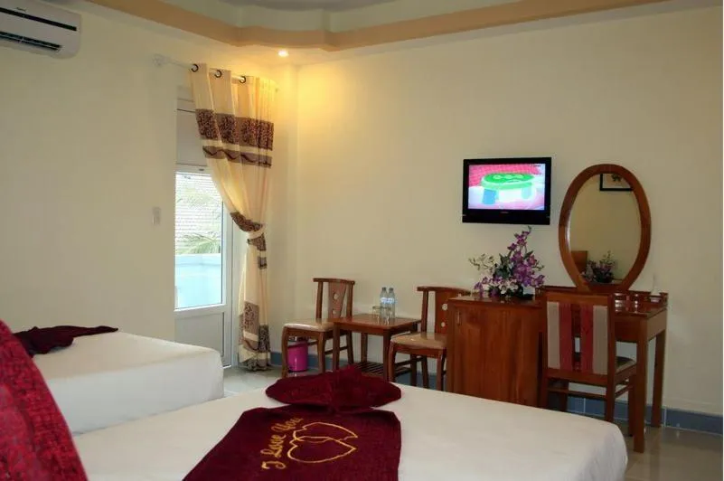 Photo of the whole room, Bed in Ha Phuong Mui Ne Hotel