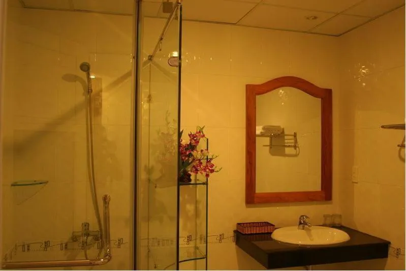 Bathroom in Ha Phuong Mui Ne Hotel