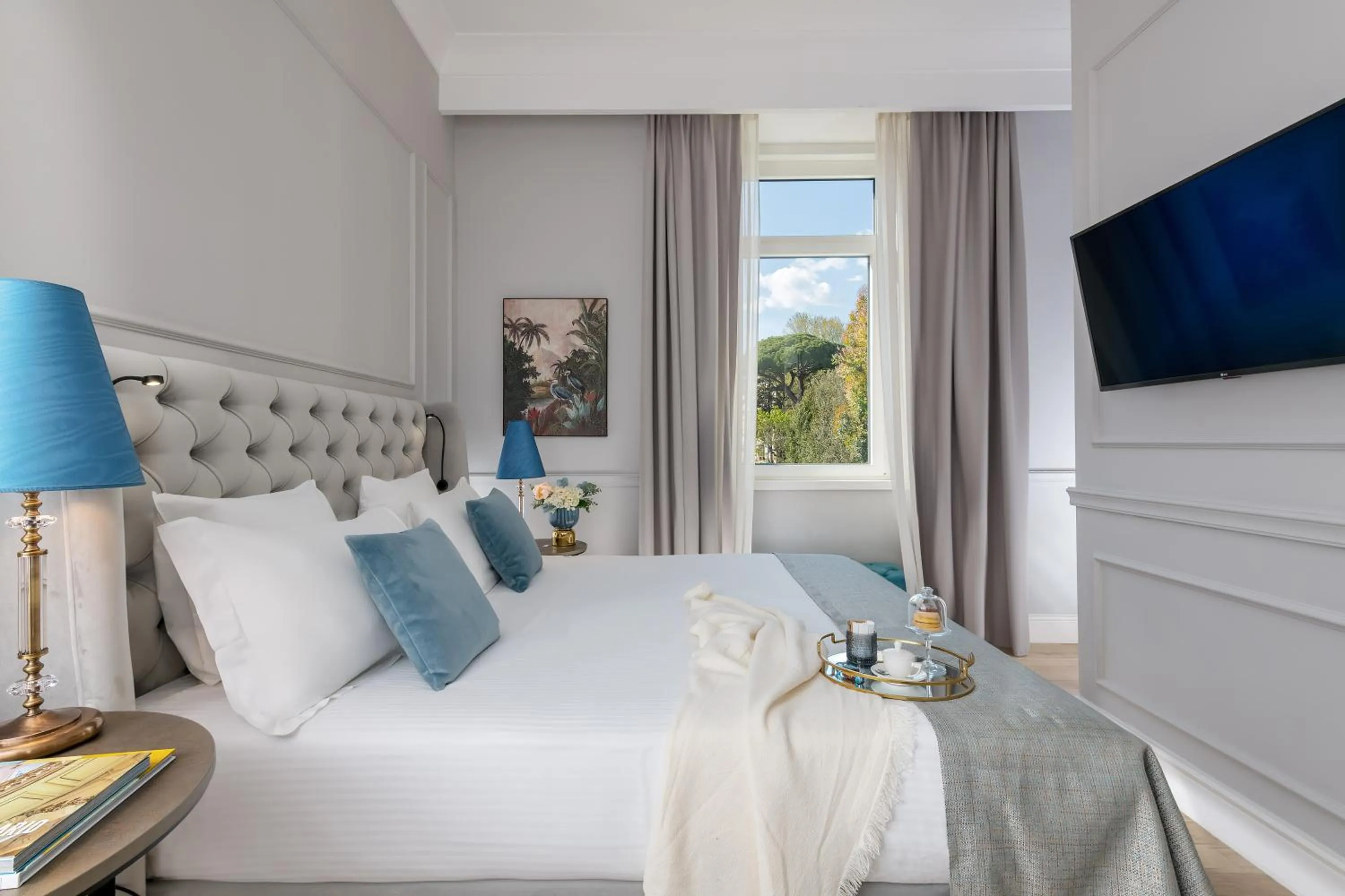 Bedroom, Bed in Hotel La Ville Rome