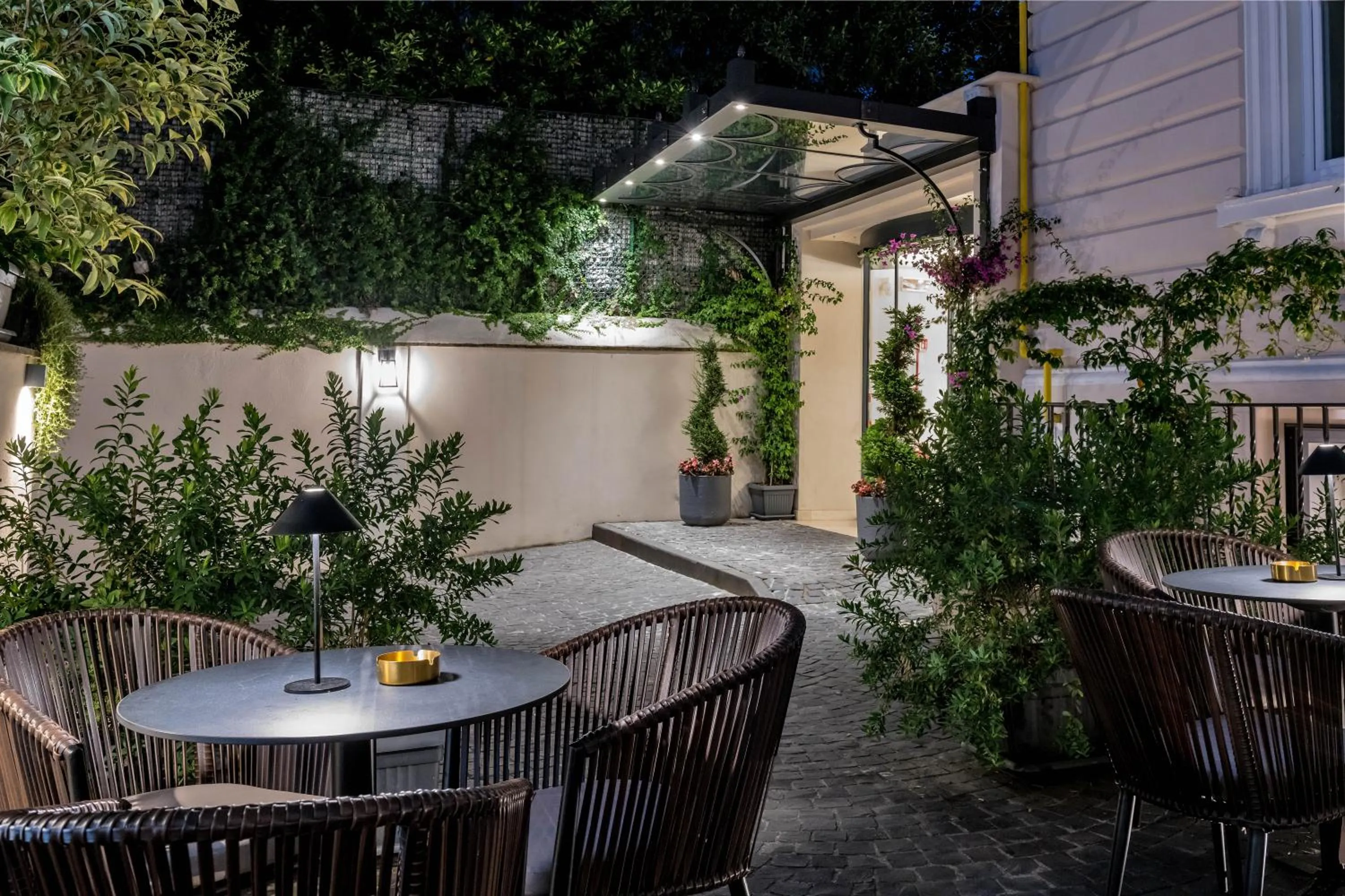 Property building in Hotel La Ville Rome