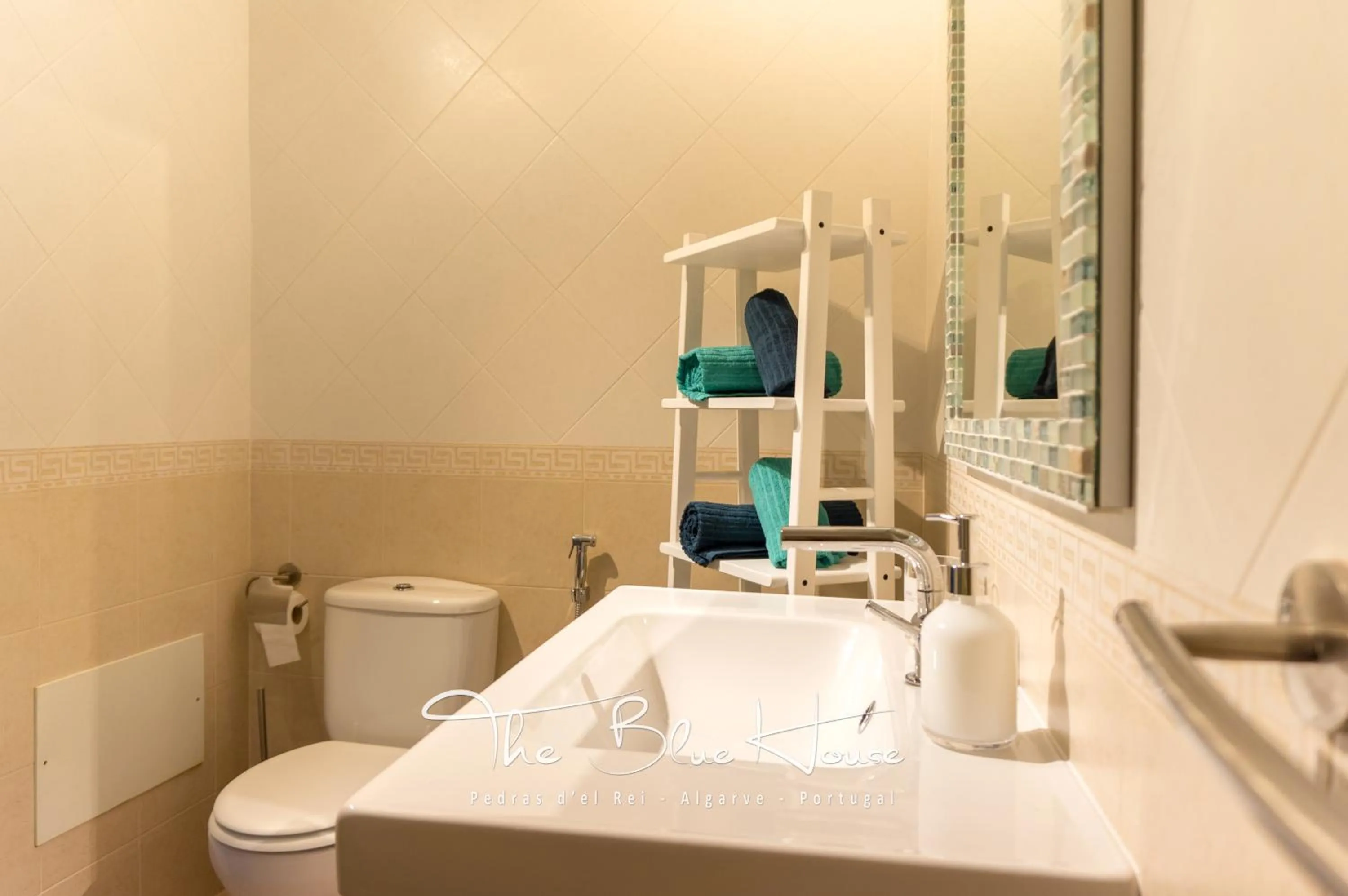 Bathroom in The Blue House, Pedras D'el Rei, Tavira