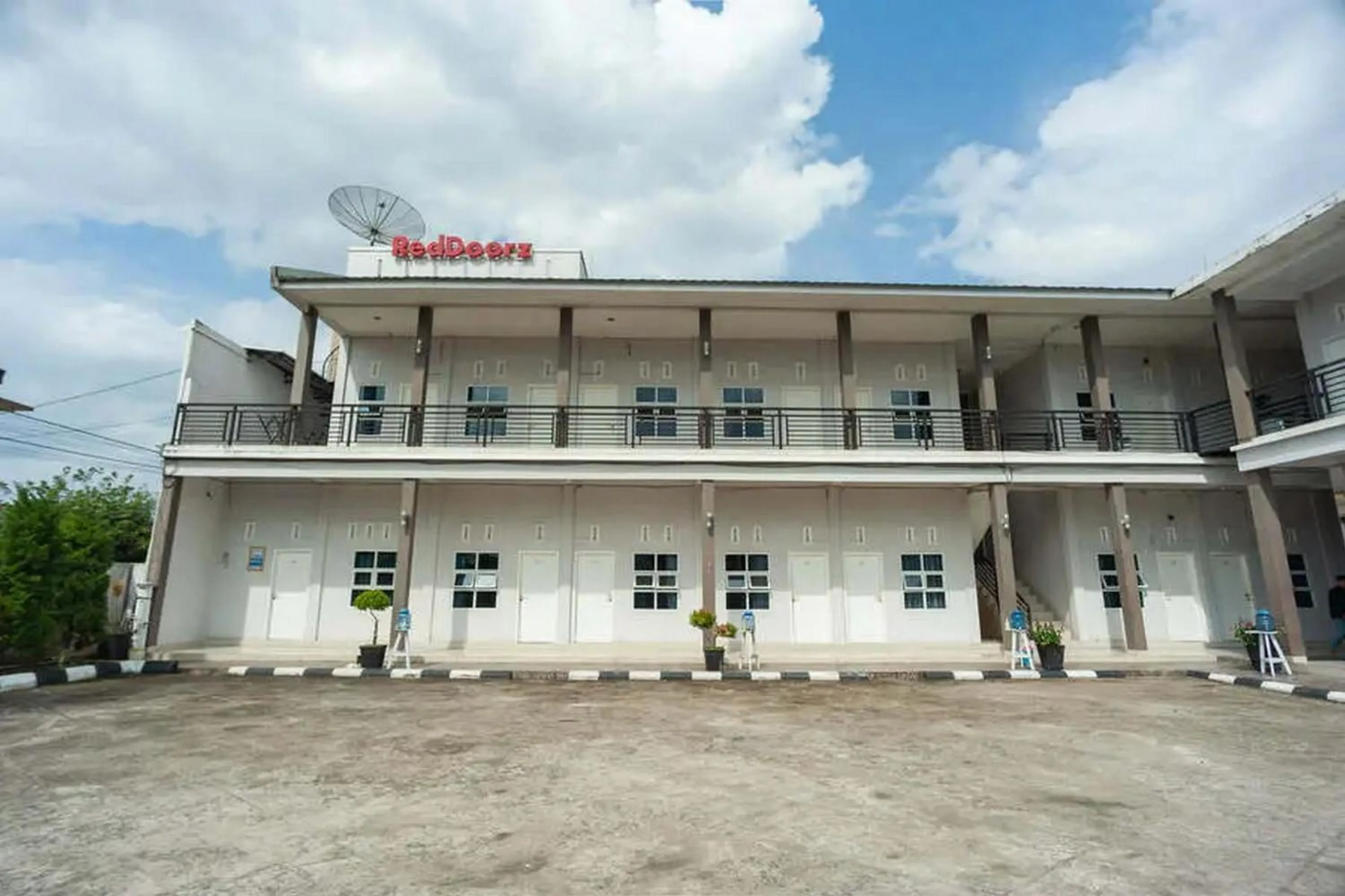 Property building in RedDoorz at Jalan HOS Cokroaminoto Jambi