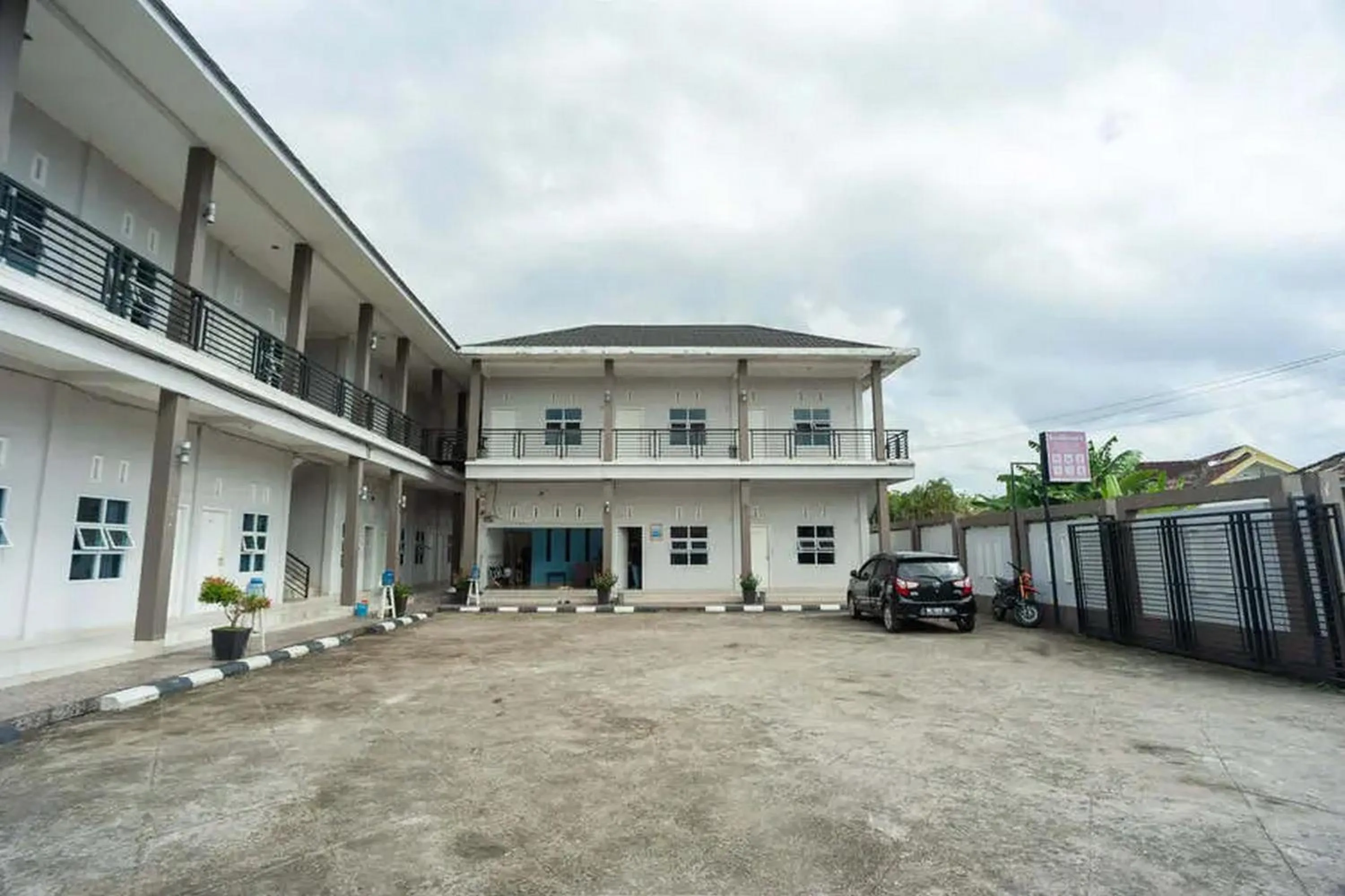 Property building in RedDoorz at Jalan HOS Cokroaminoto Jambi