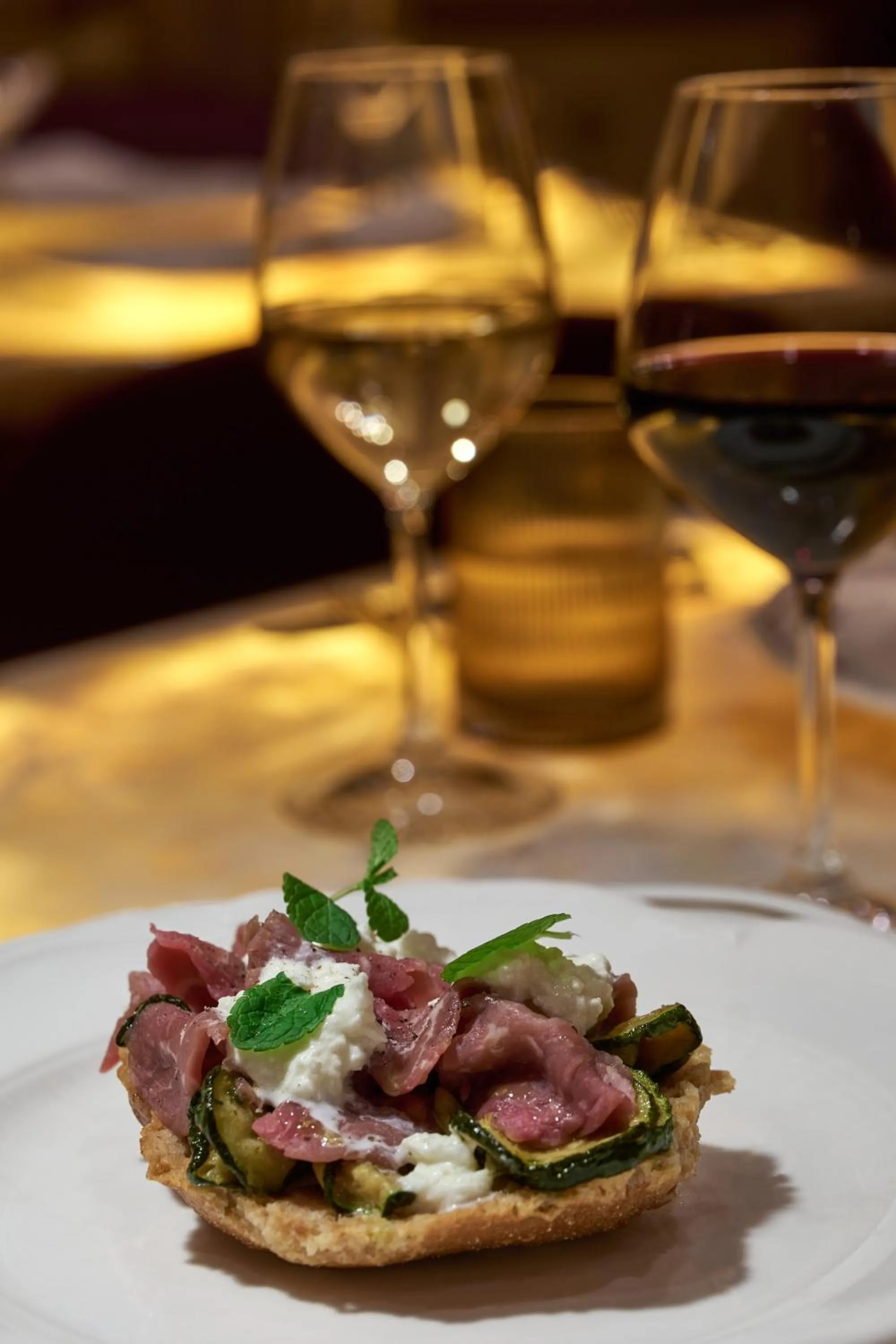 Restaurant/places to eat in Golden Tulip Rome Piram