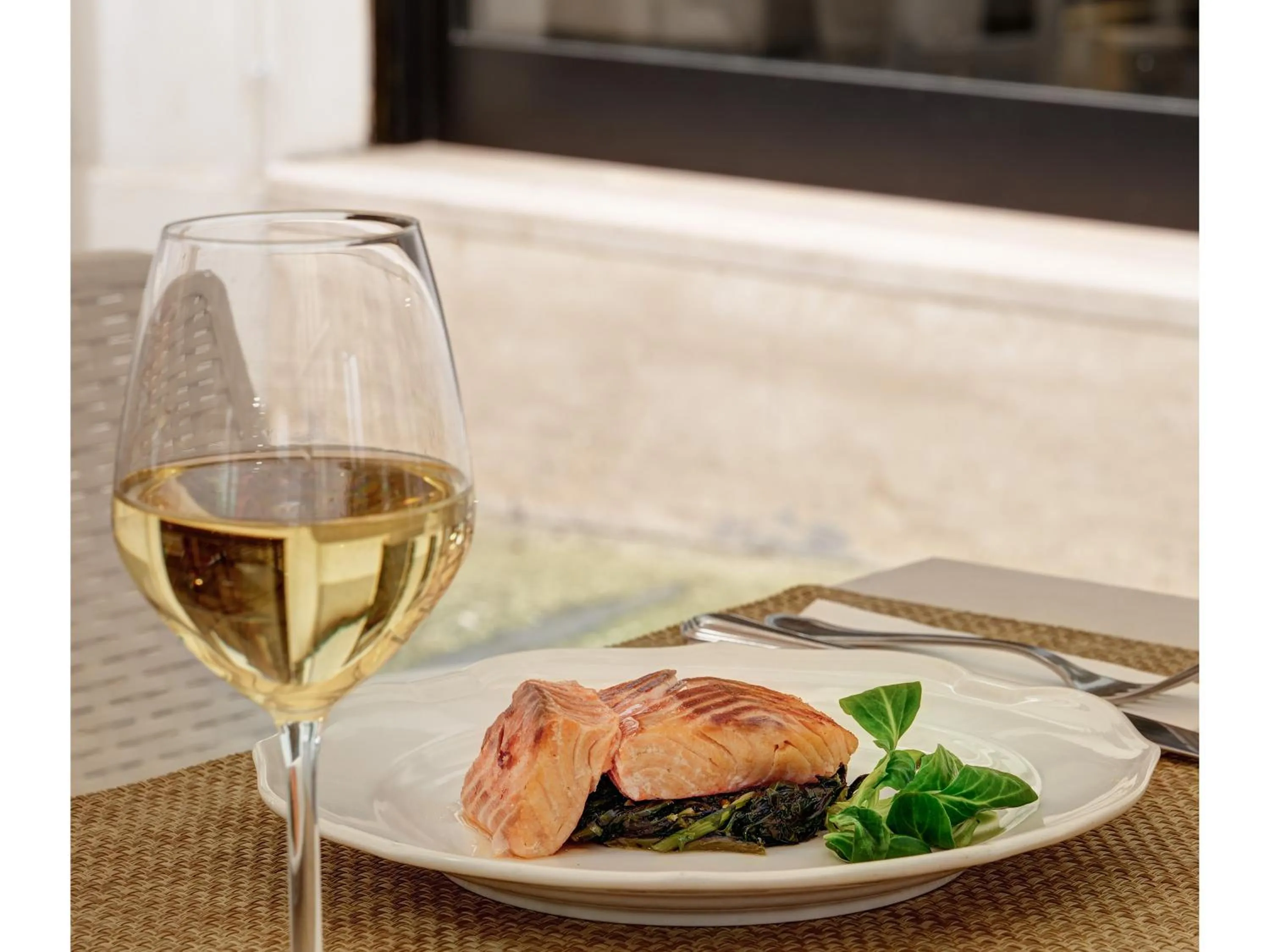 Restaurant/places to eat in Golden Tulip Rome Piram