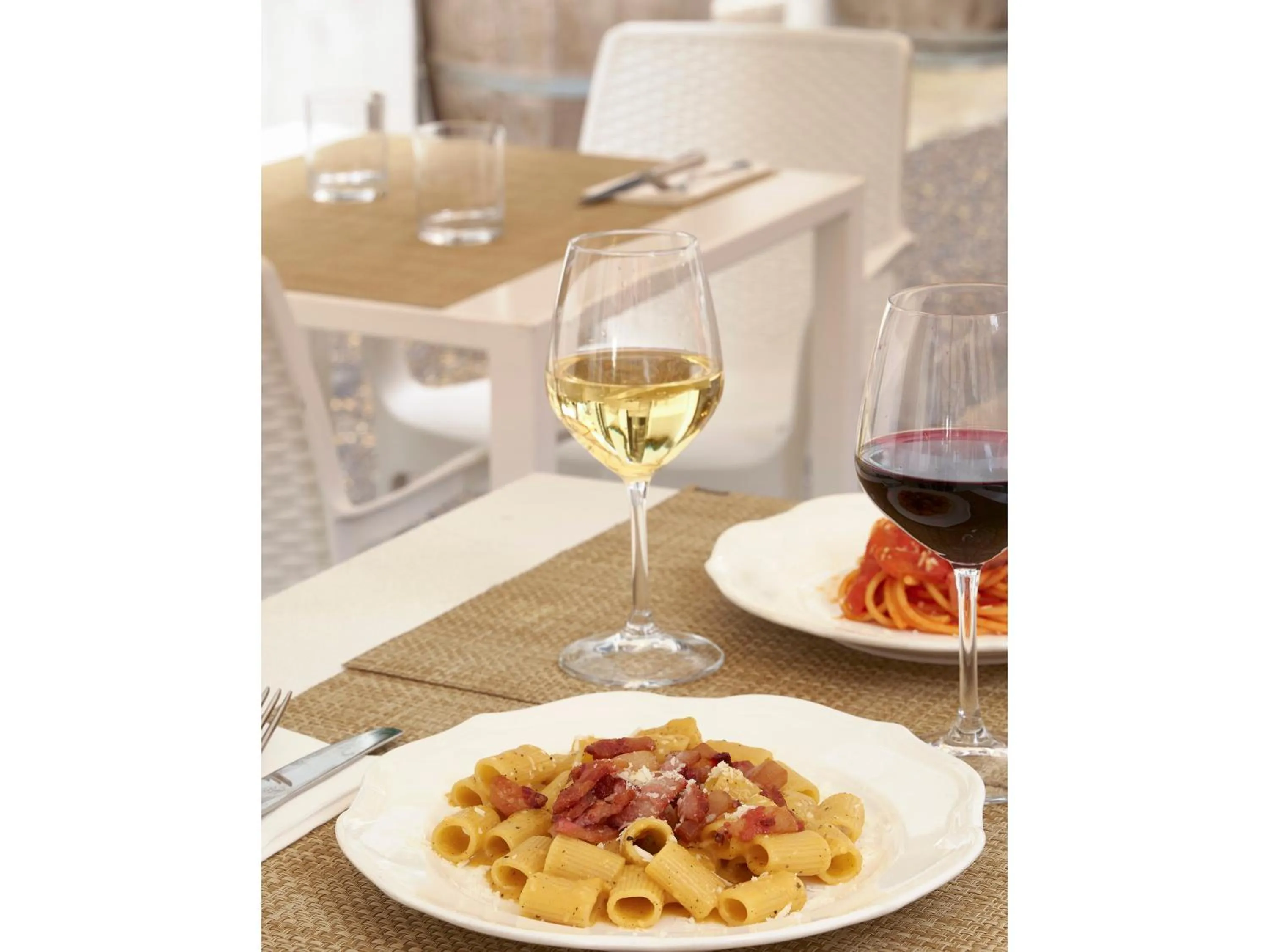 Restaurant/places to eat in Golden Tulip Rome Piram