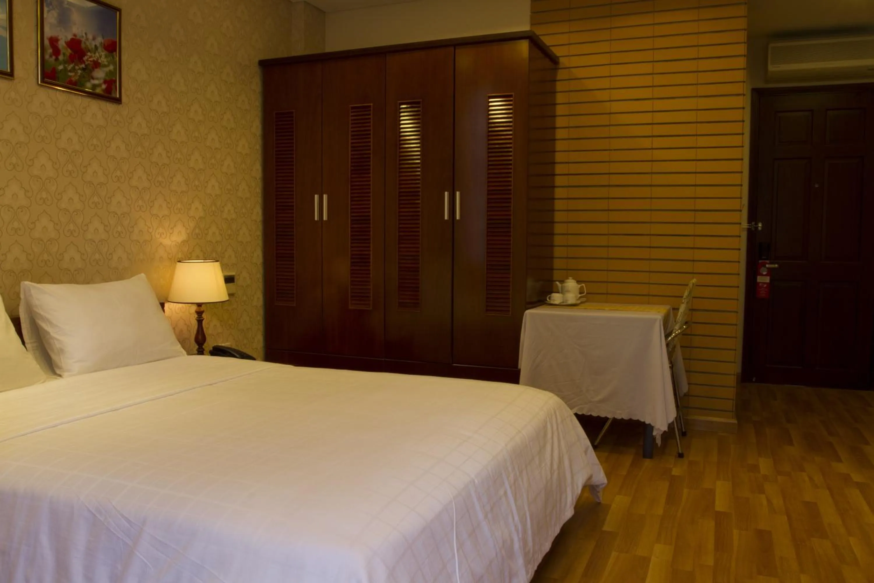 Photo of the whole room, Bed in Anh Dao Mekong Hotel