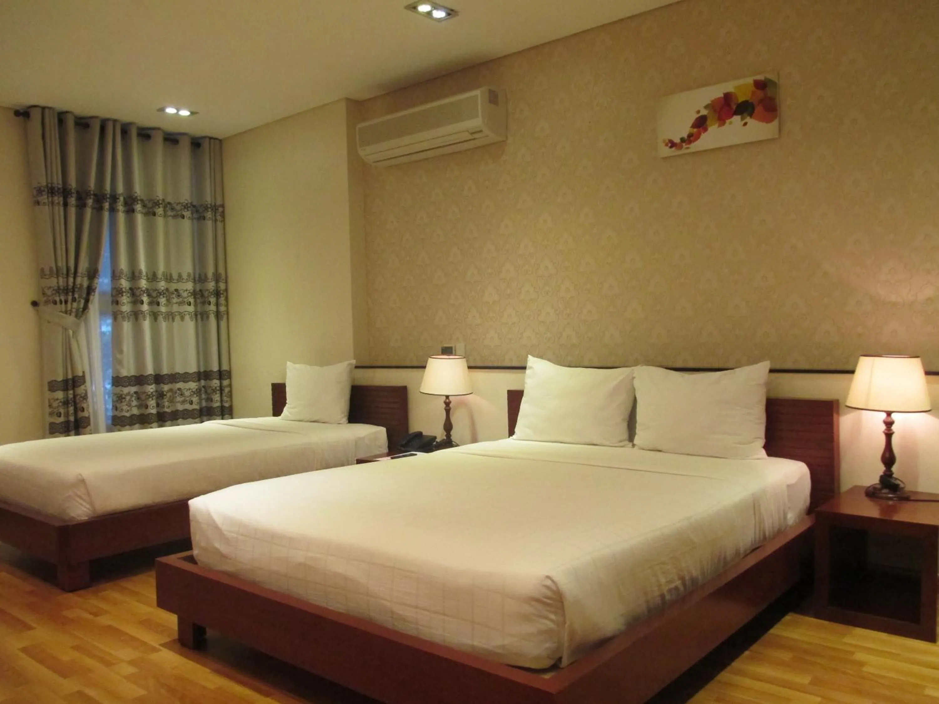 Photo of the whole room, Bed in Anh Dao Mekong Hotel