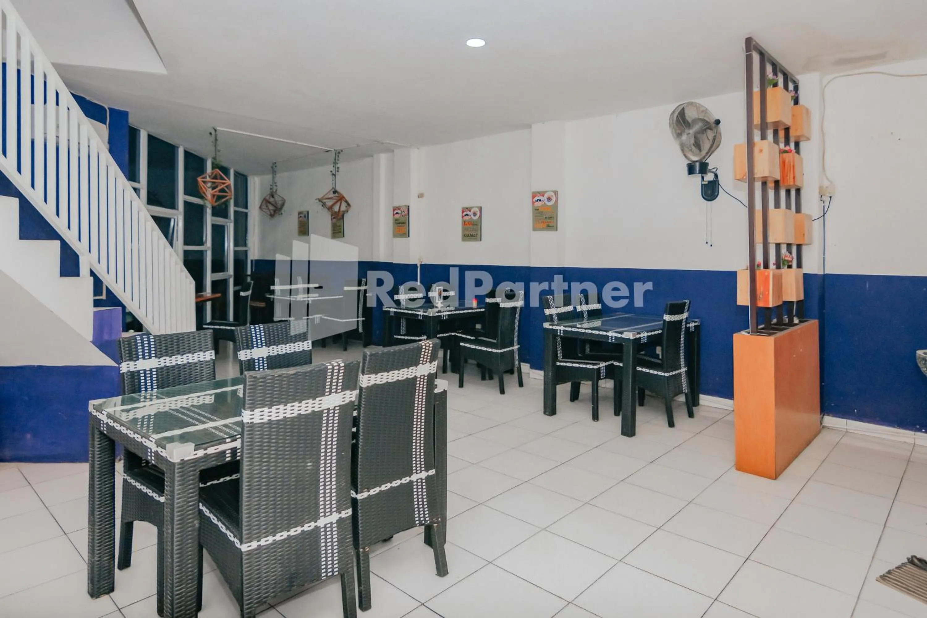 Restaurant/places to eat in Ungu Kangen Hotel Bogor Mitra RedDoorz