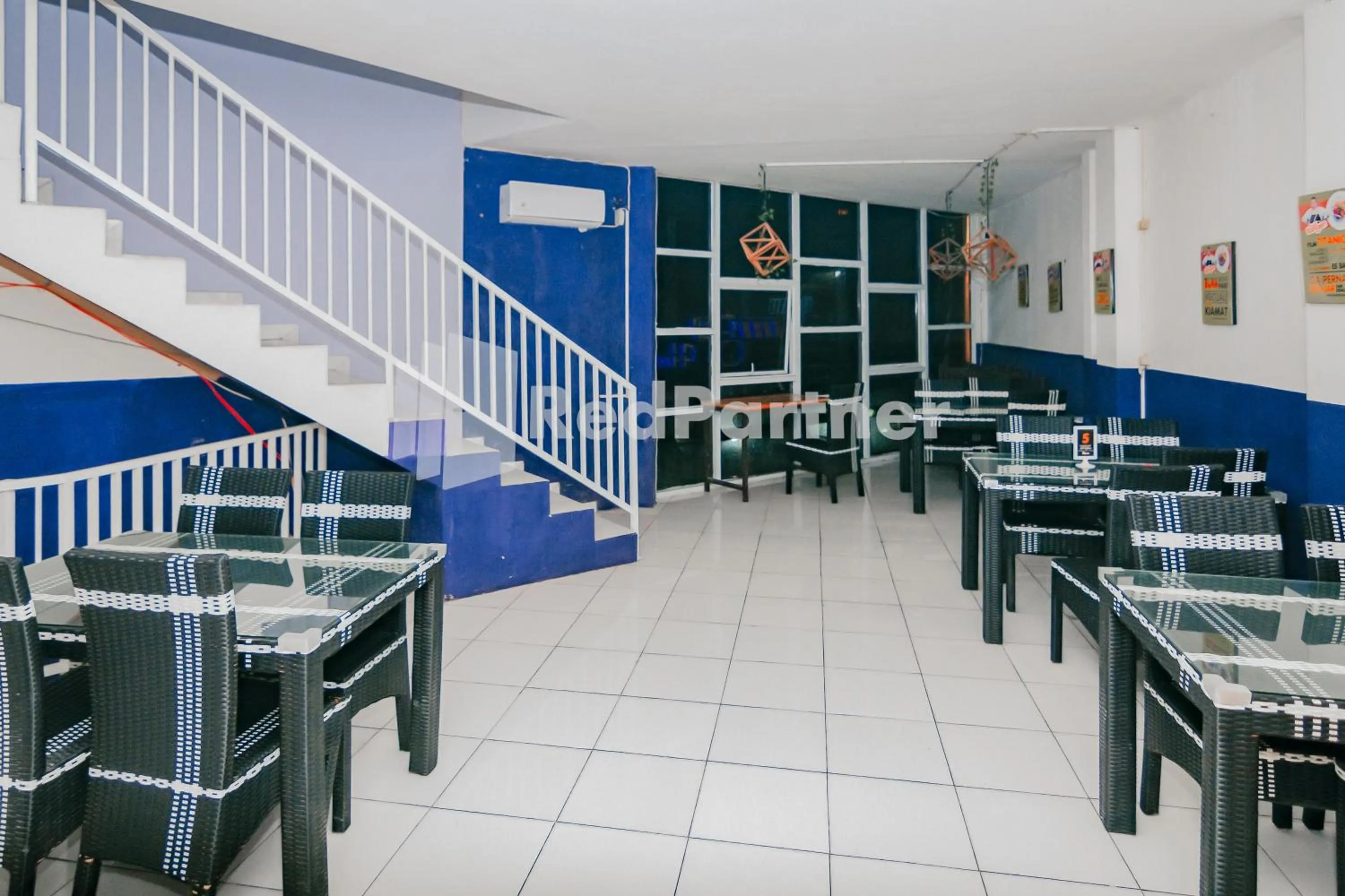 Restaurant/places to eat in Ungu Kangen Hotel Bogor Mitra RedDoorz