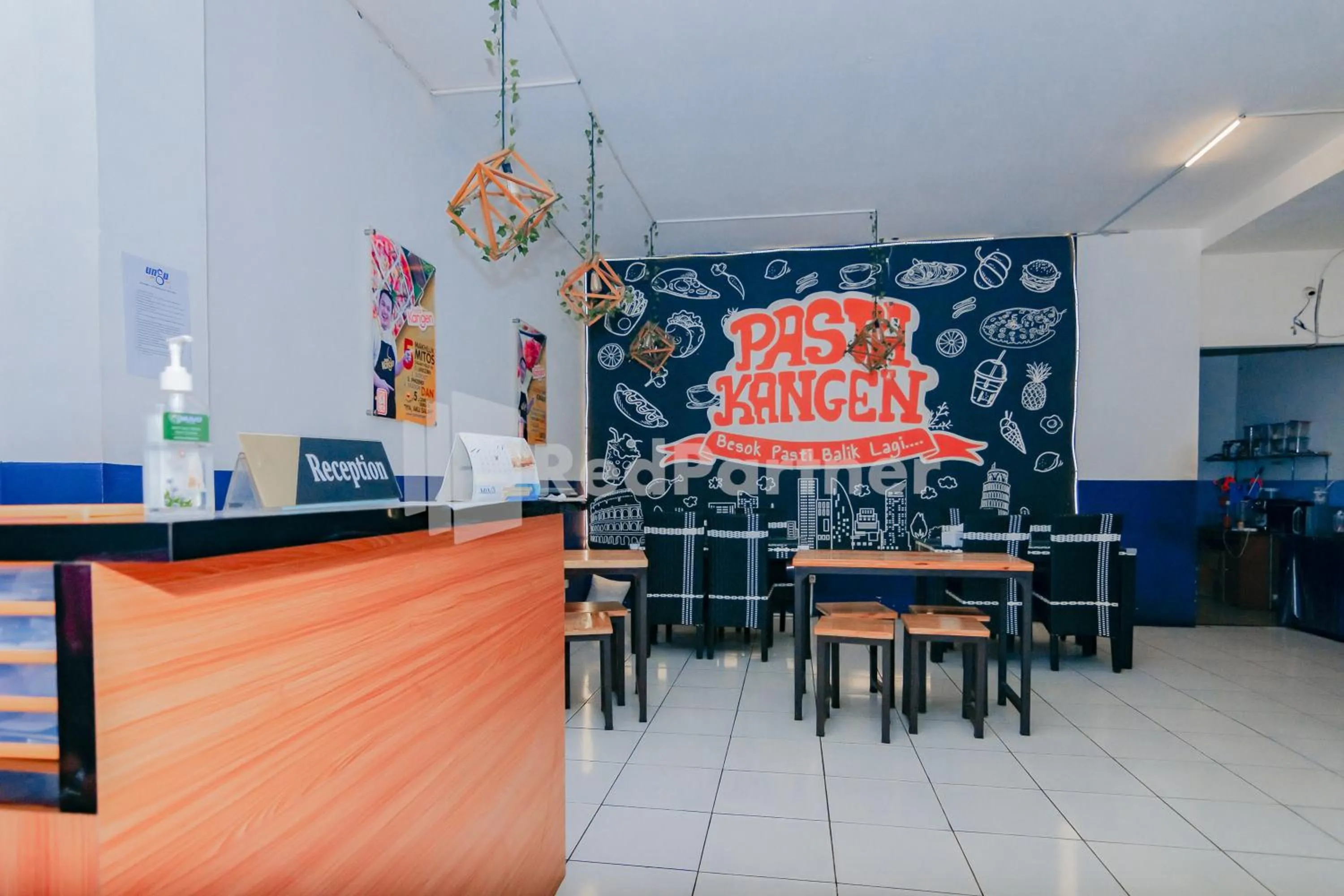 Lobby or reception in Ungu Kangen Hotel Bogor Mitra RedDoorz