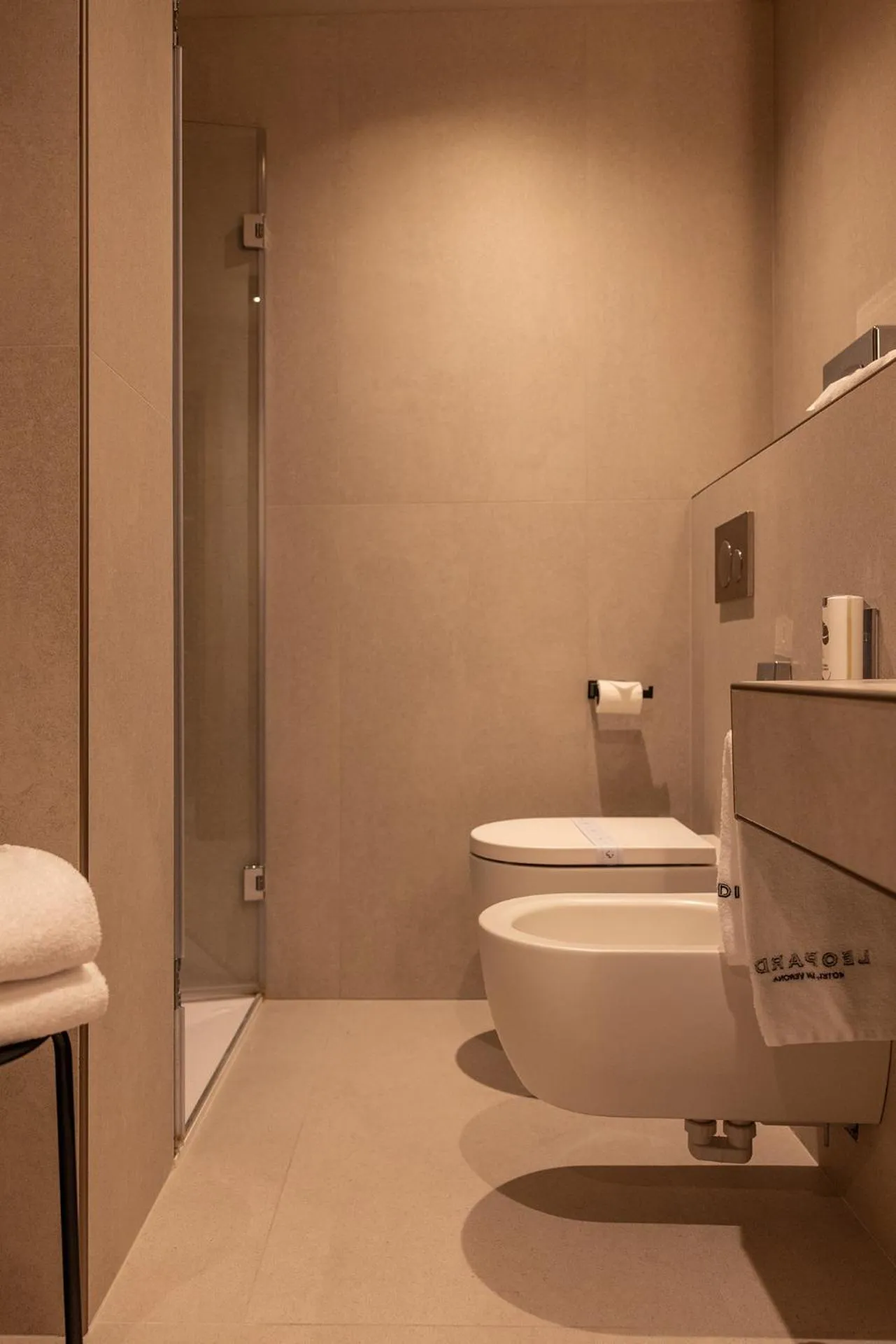 Bathroom in Hotel Leopardi